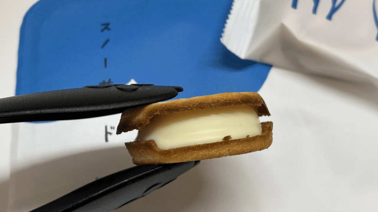 SNOWSスノーサンド白と黒の違いは？2種類を実食徹底比較【味・甘さ
