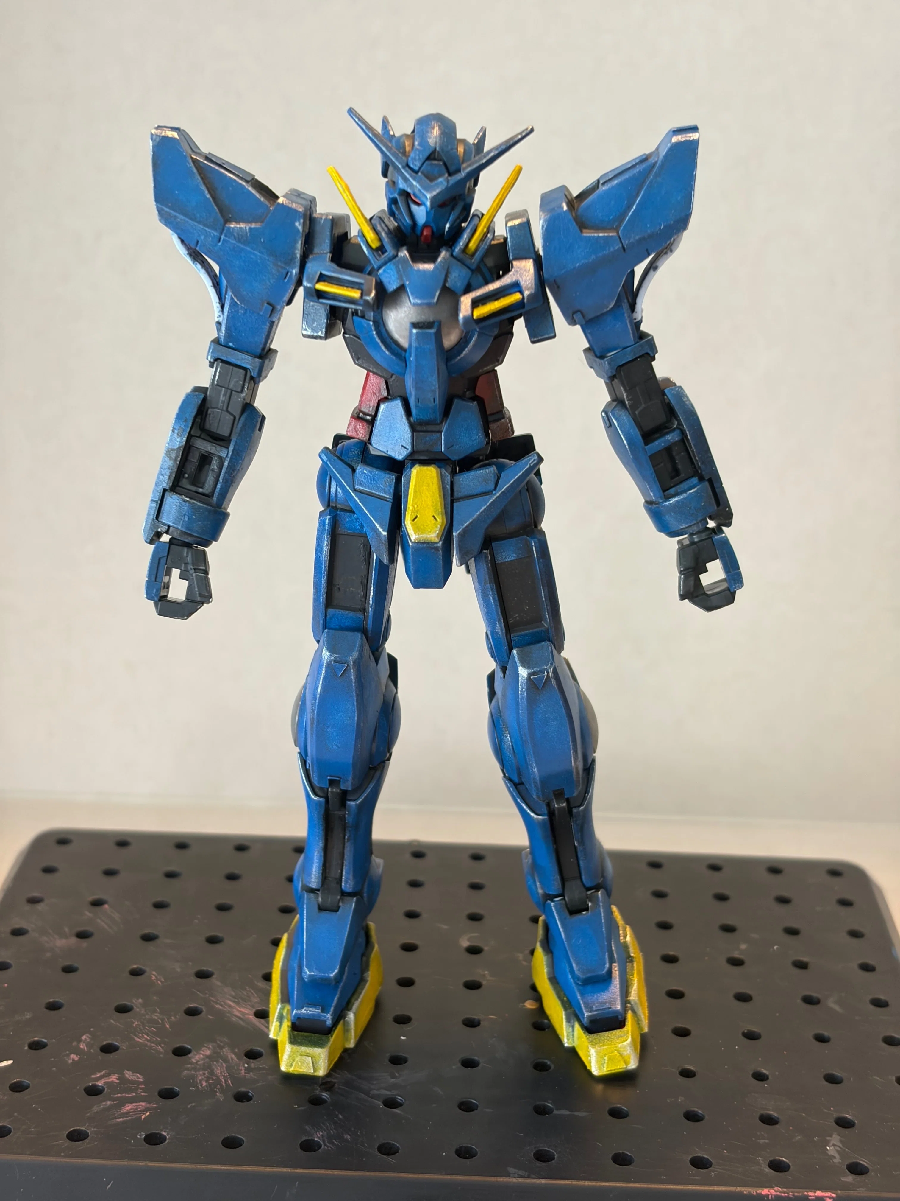 ドライブラシを施す -ガンダムエクシア作成中⑦｜とうと｜かけだし食卓