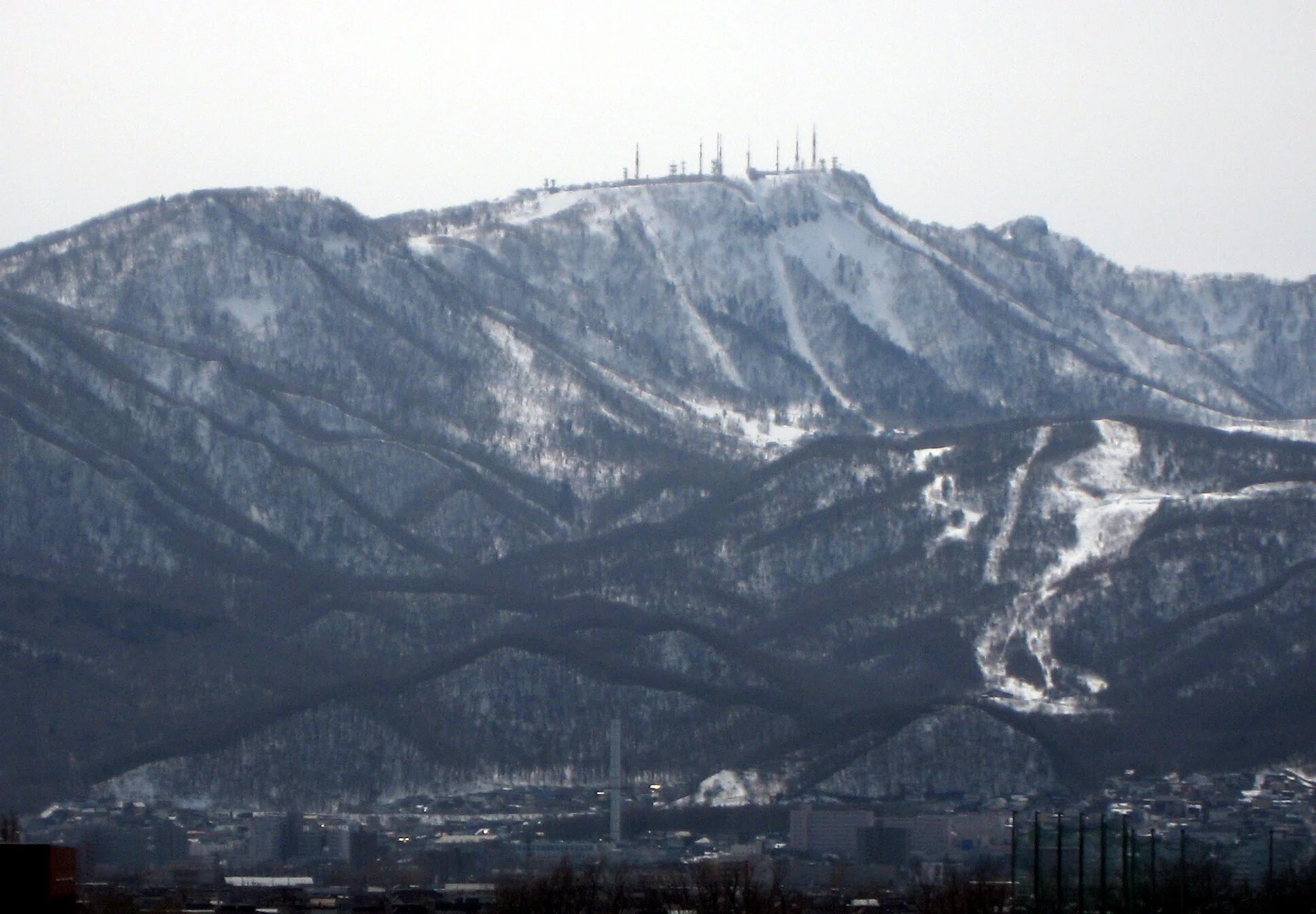 1972年の札幌を手のひらに──冬季五輪の都市地図を描いた風呂敷｜昭和