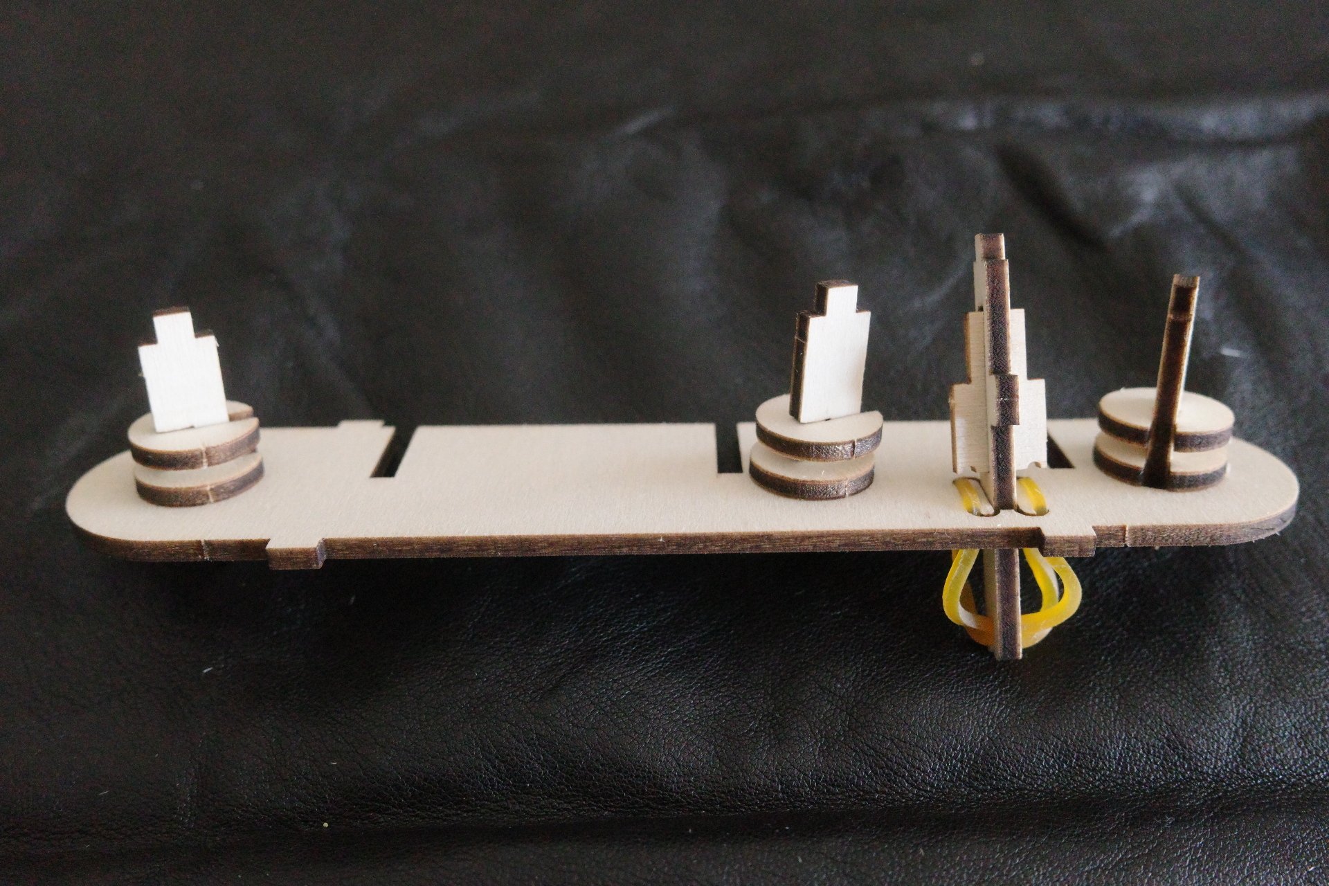 Leitz社創業100周年記念の木製パズル｜Harry Takei