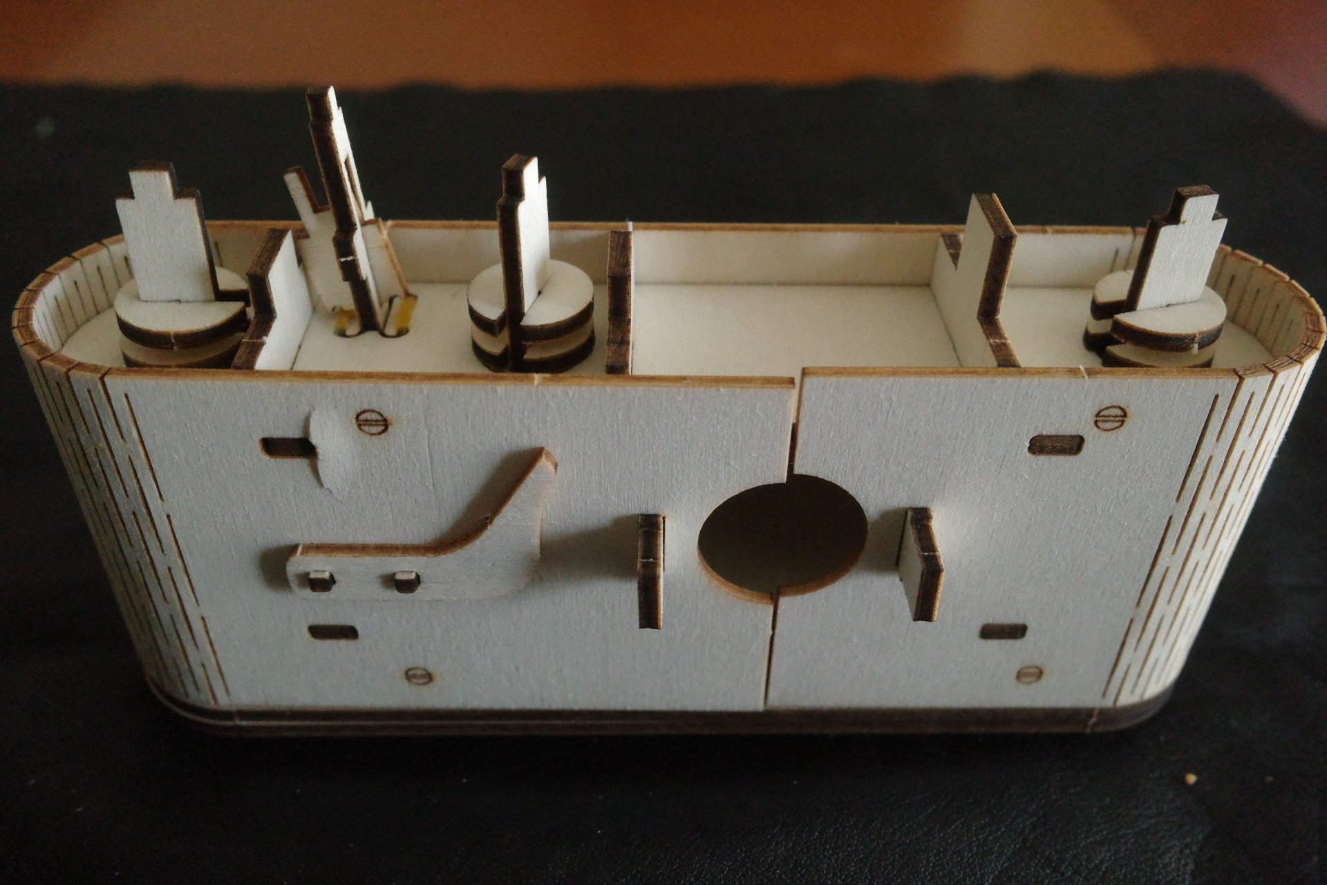 Leitz社創業100周年記念の木製パズル｜Harry Takei