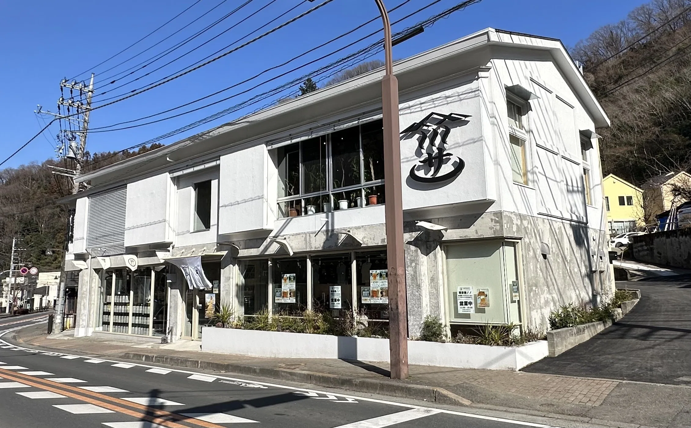 サ飯】TAKAO 36 SAUNA1階のCRAFTROCK TAPROOM｜サウナ黙示録