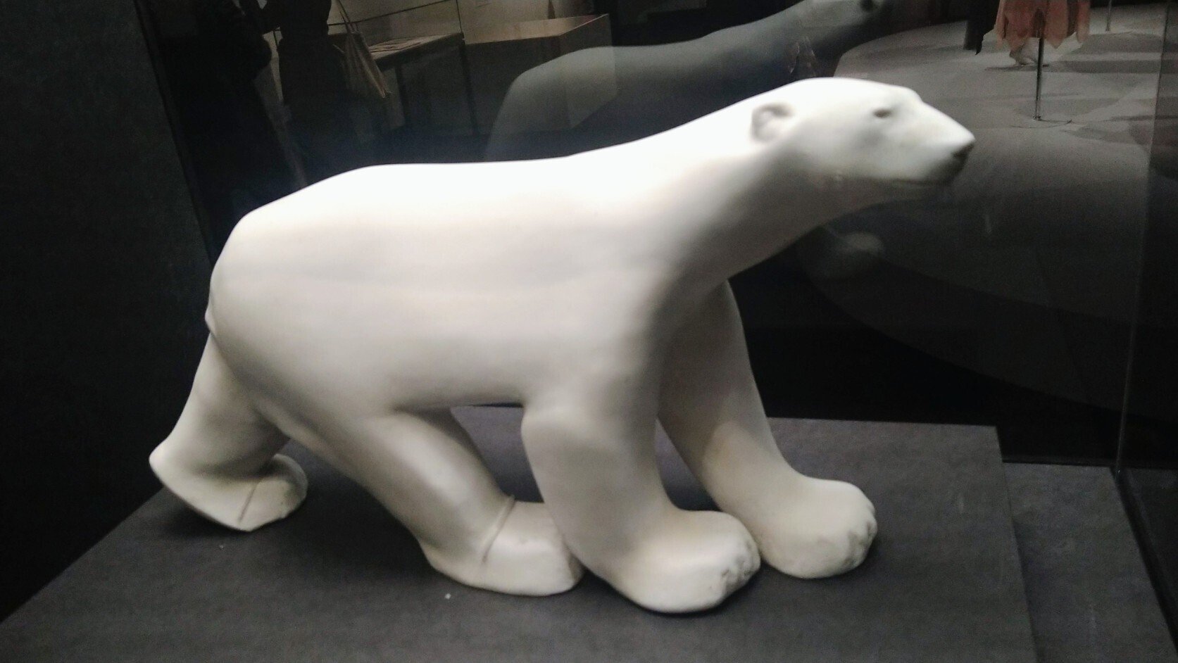 動物彫刻って。フランソワ・ポンポンのシロクマ】 群馬県立館林美術館