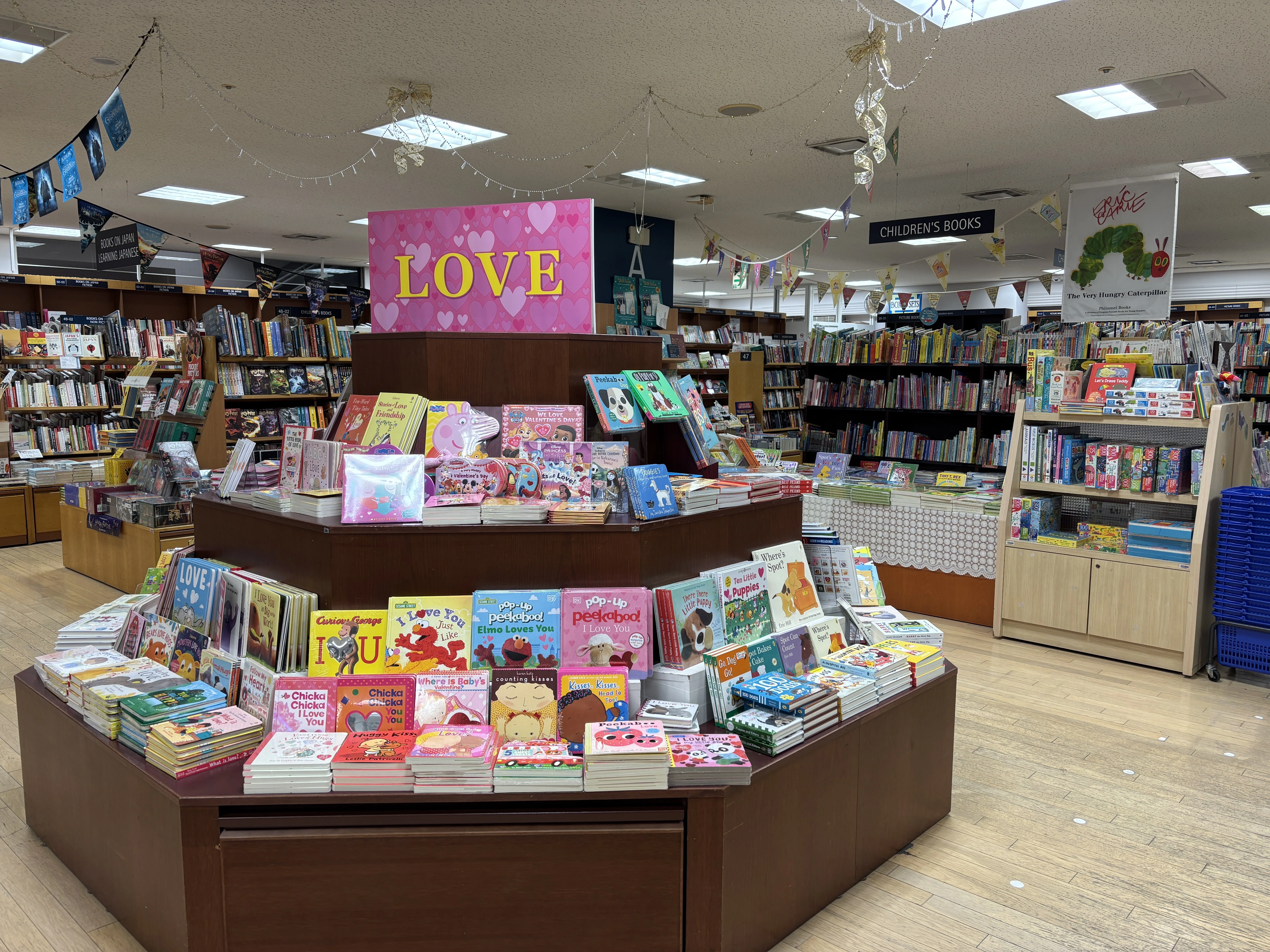 滞在時間、5分⌛️💦Books Kinokuniya Tokyoで急いで買い込んだ英語