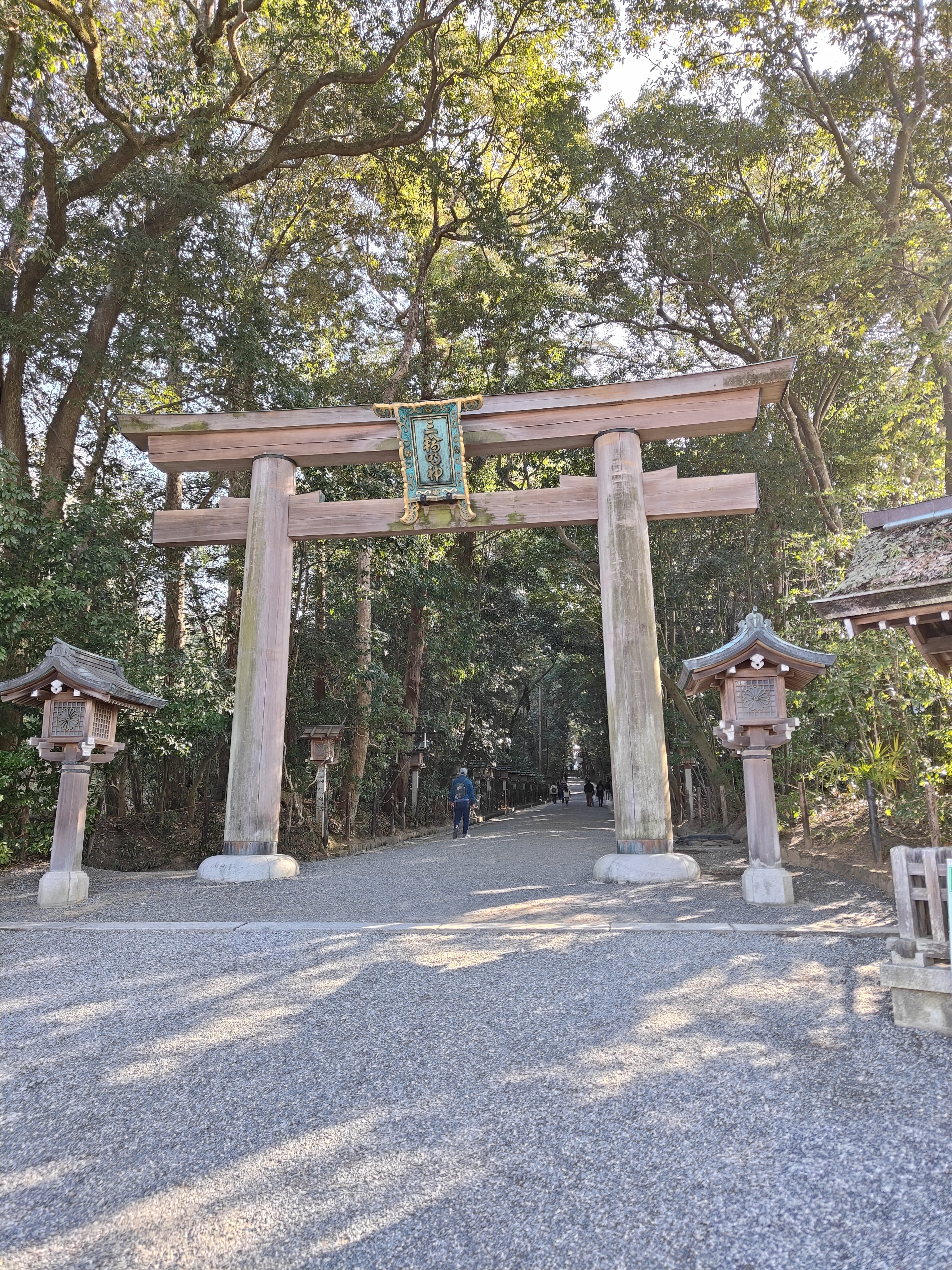 しめ縄と鳥居の違い｜としさん