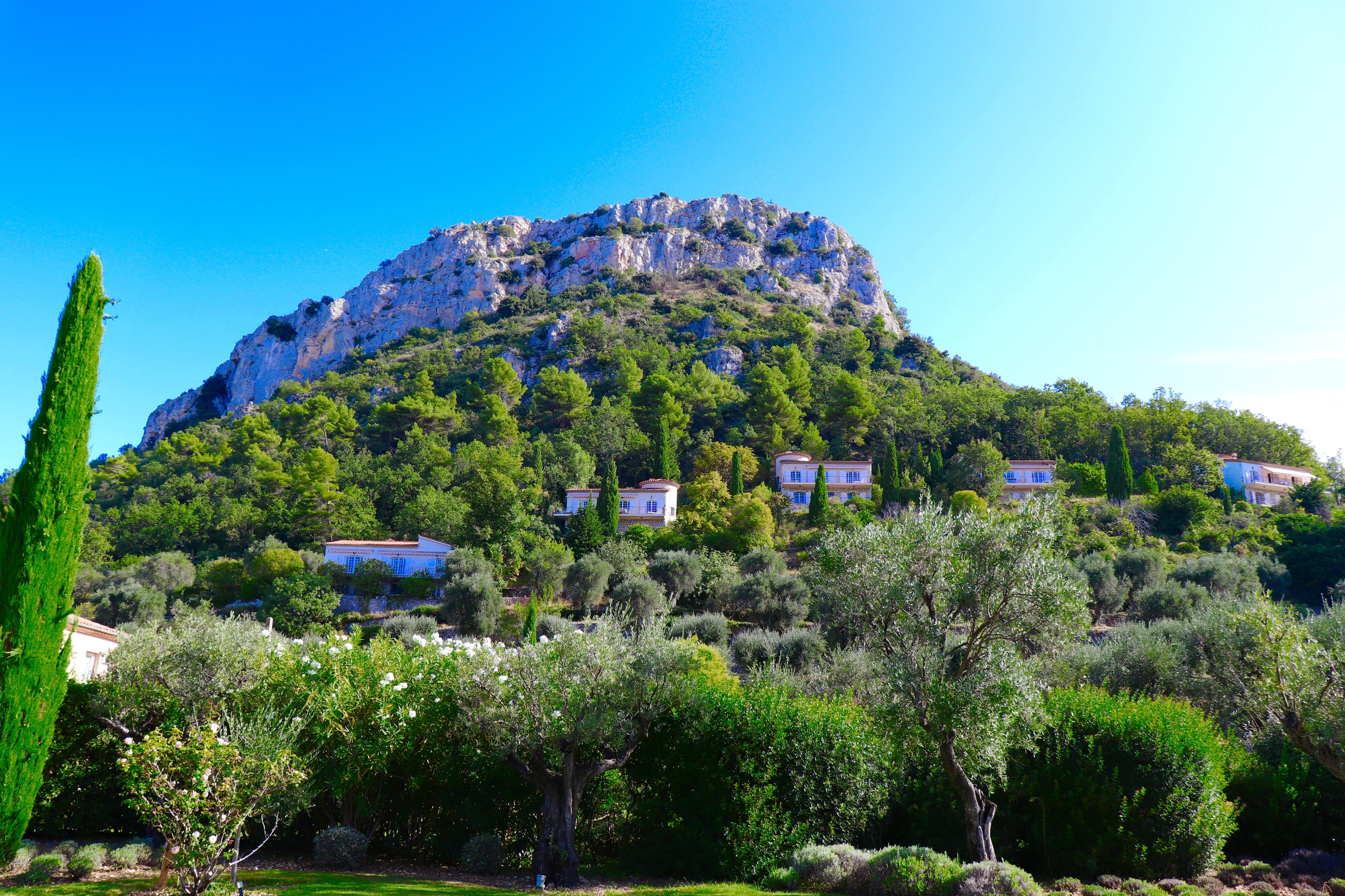 フランスの絶景】南仏ニースの最も美しい村を巡る旅｜涼-𝑹𝒀𝑶-