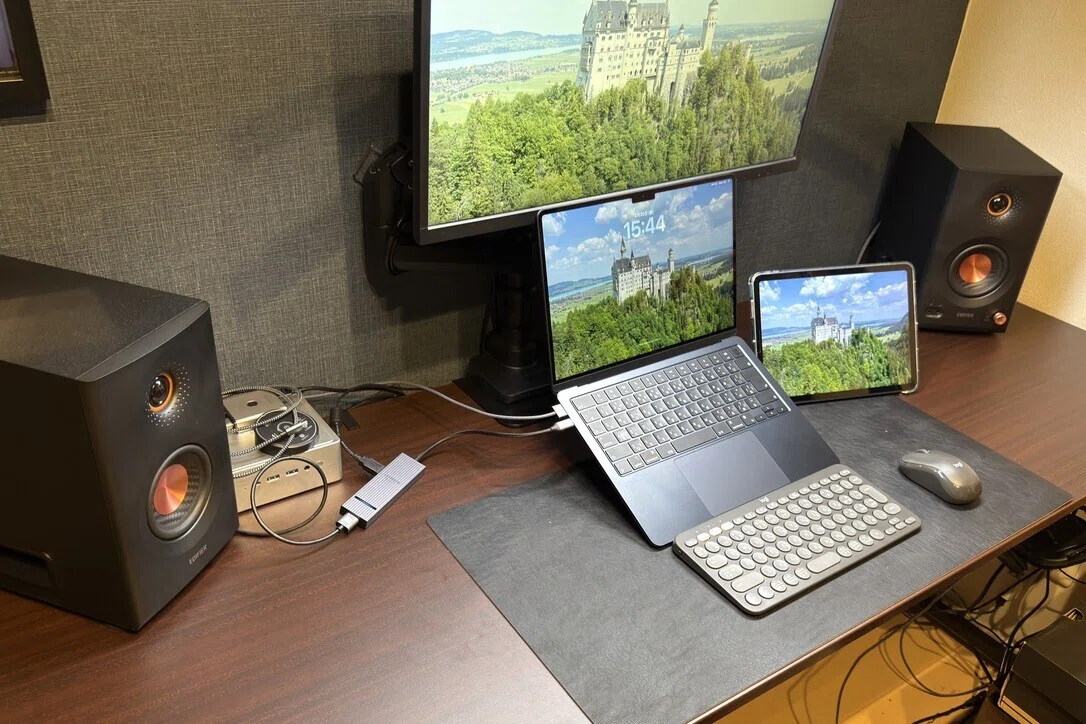 デスクツアー】MacBook Air × ミニPCで組んだデスク環境｜箱館ホノブ