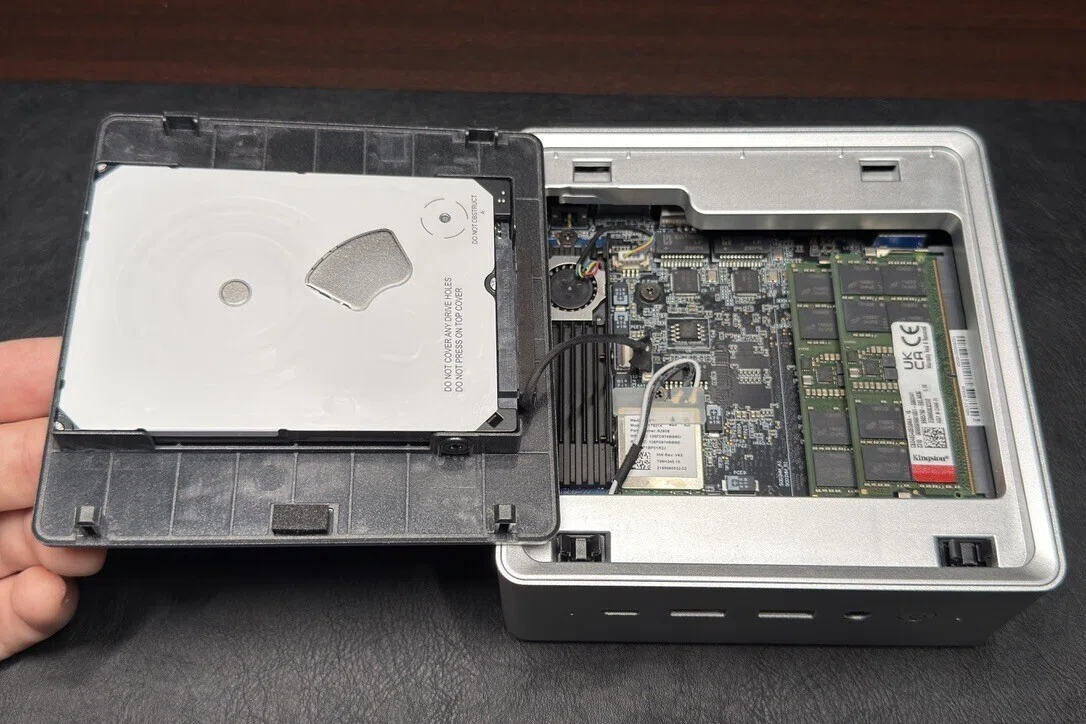 デスクツアー】MacBook Air × ミニPCで組んだデスク環境｜箱館ホノブ