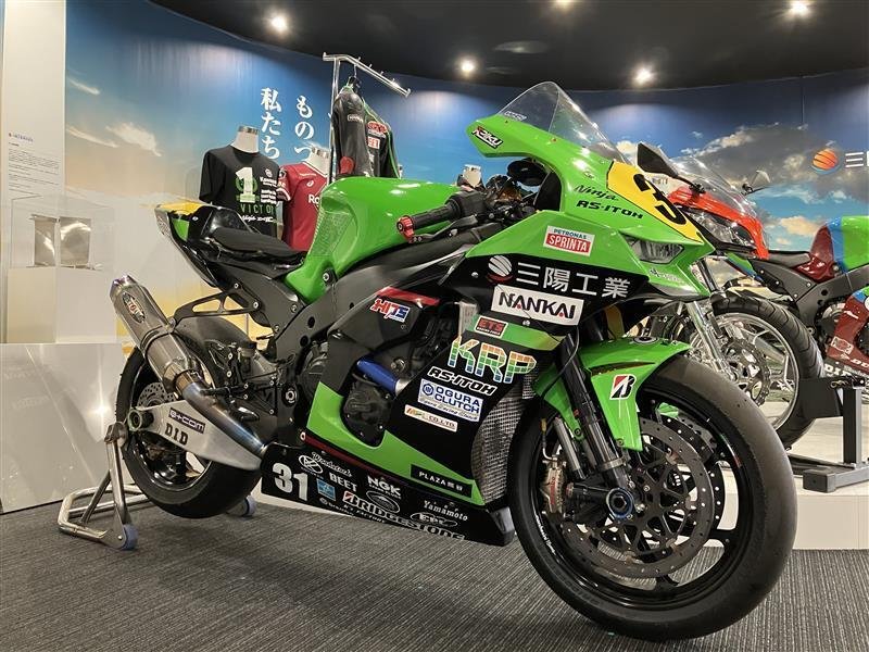 本社エントランス紹介～菅原陸選手のバイクが期間限定で登場！～