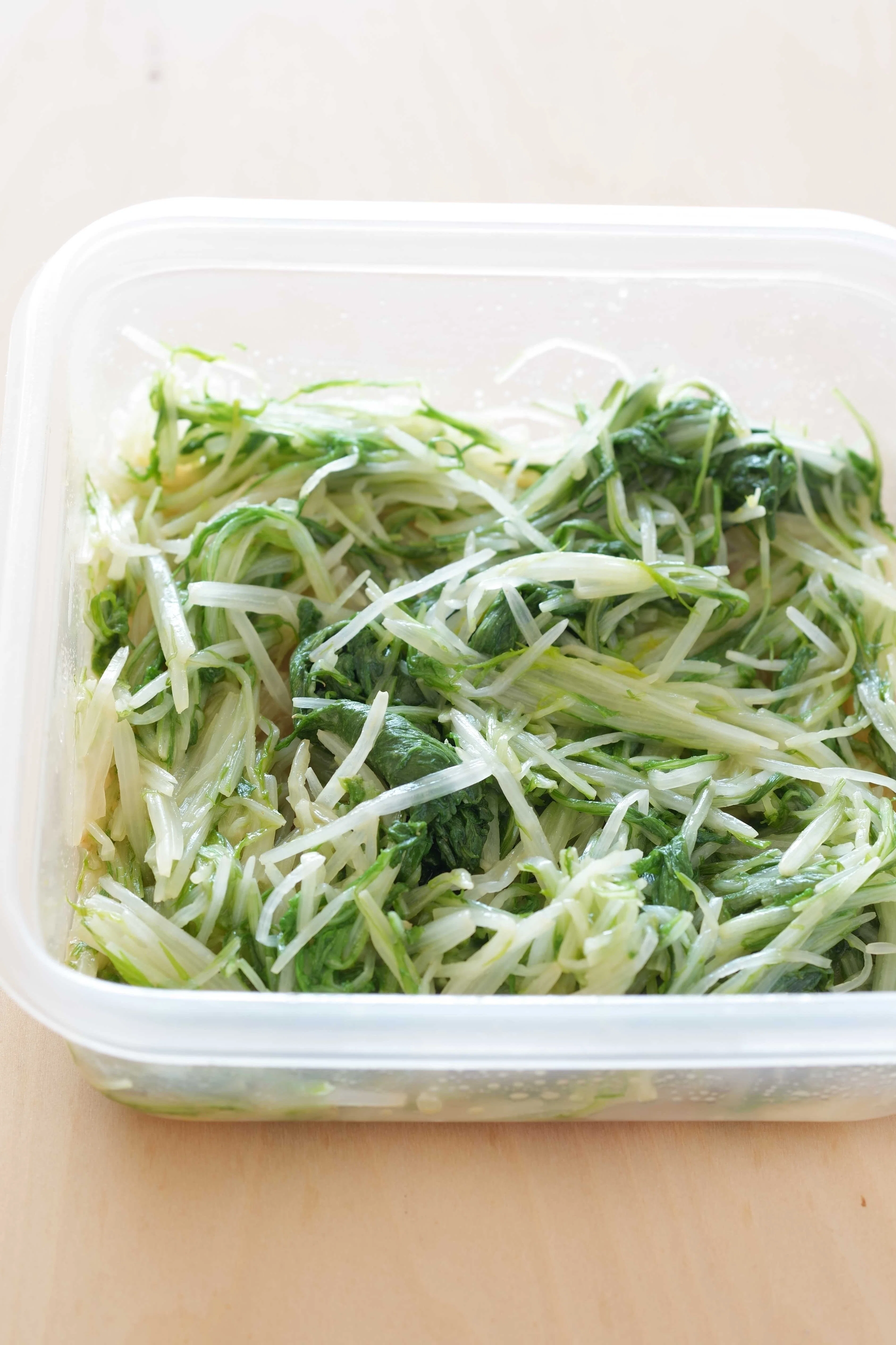 水菜だけのピリ辛副菜レシピあり〼「水菜のからし醤油あえ」｜本田 よう一
