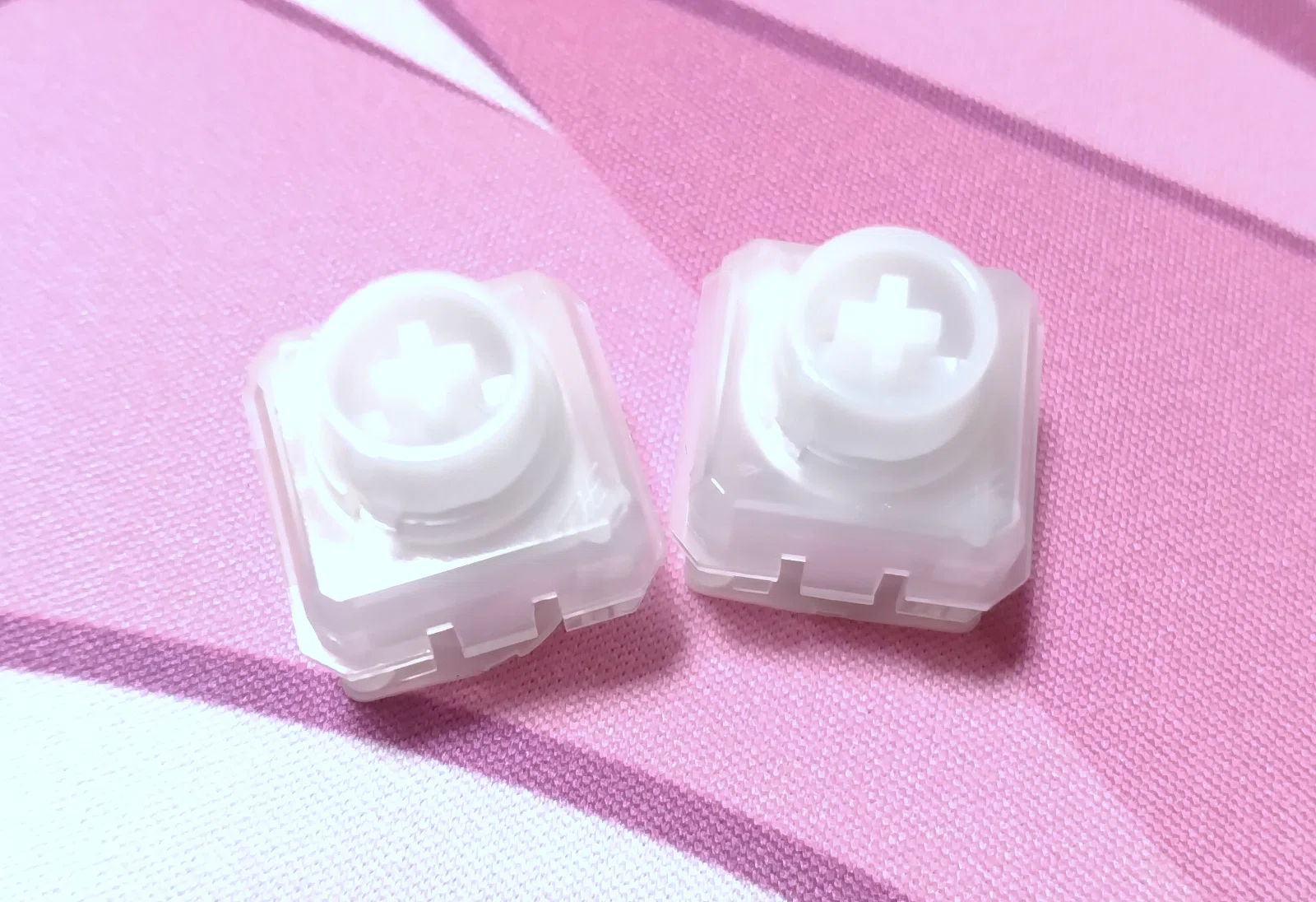 XVX HE EC 2in1 Whisper Switch ラバードームが不思議な感触の磁気