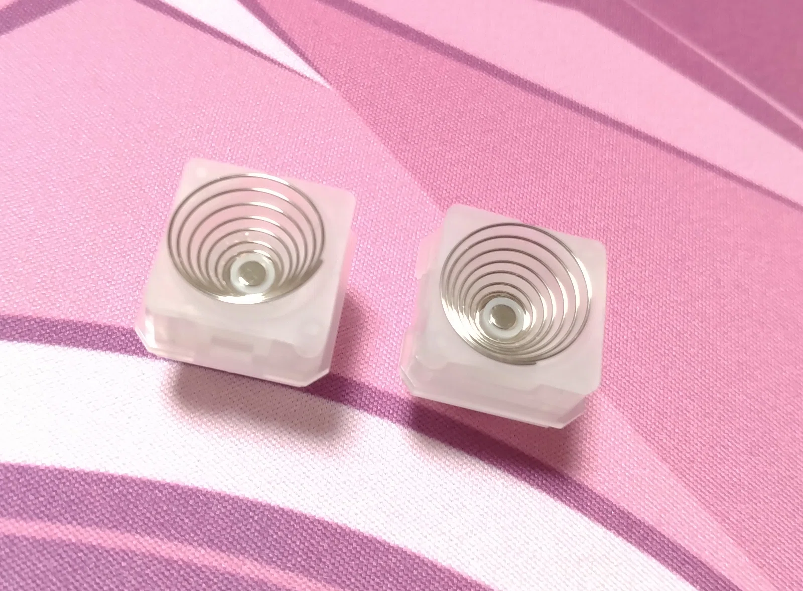 XVX HE EC 2in1 Whisper Switch ラバードームが不思議な感触の磁気