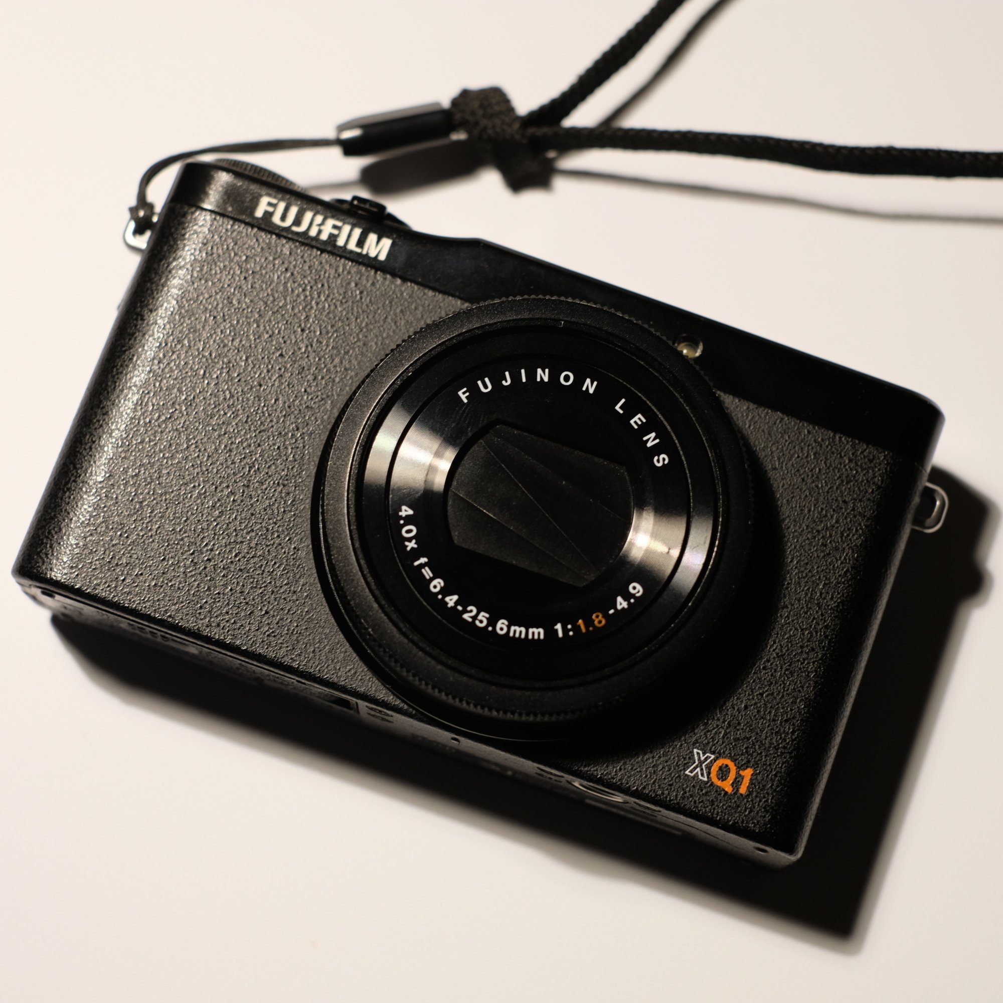 断捨離してたらいつの間にか新入りが XQ1というコンデジ｜MRYM