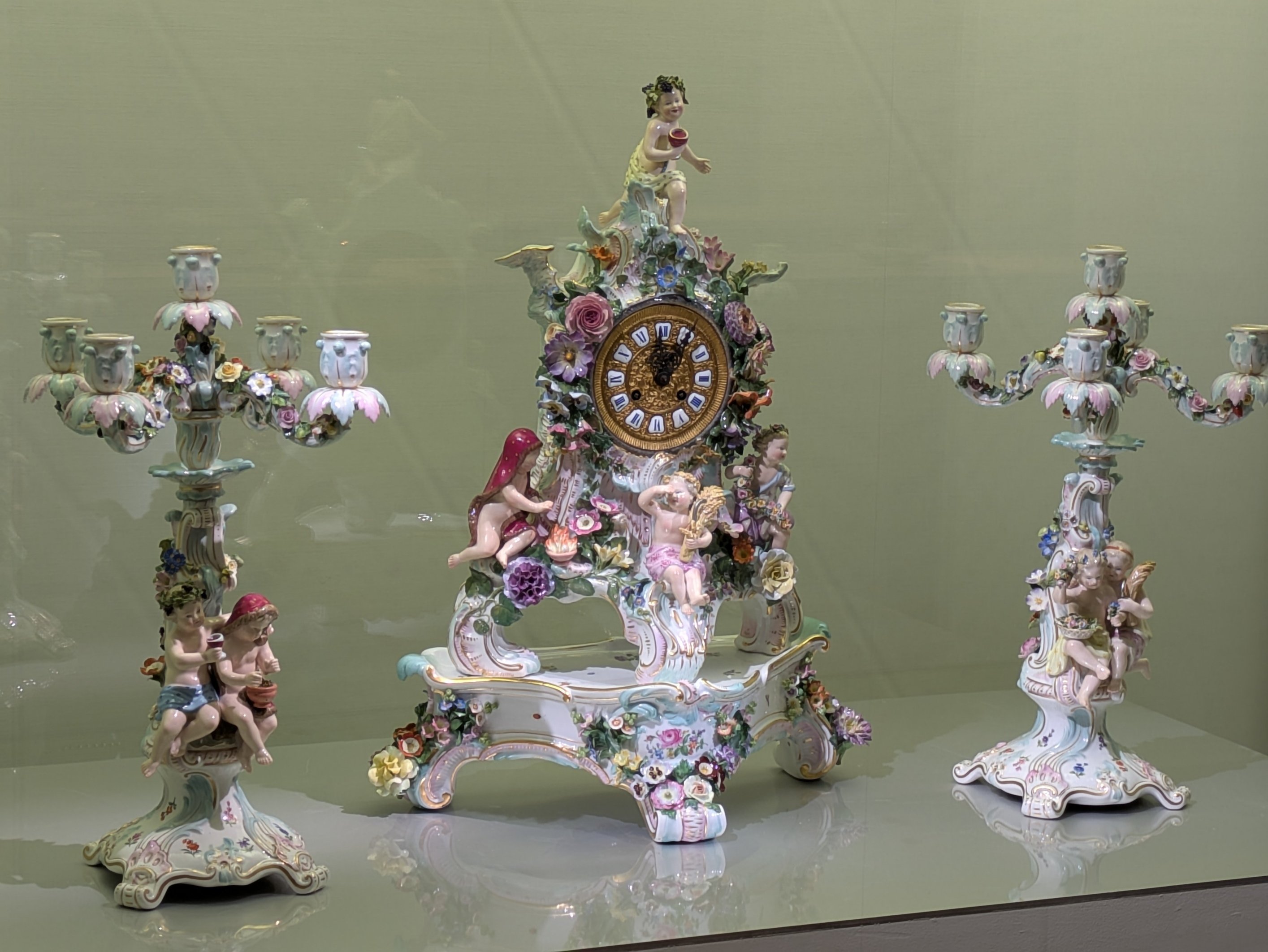 岐阜県現代陶芸美術館『ティーカップ・メリーゴーラウンド』ドイツ編