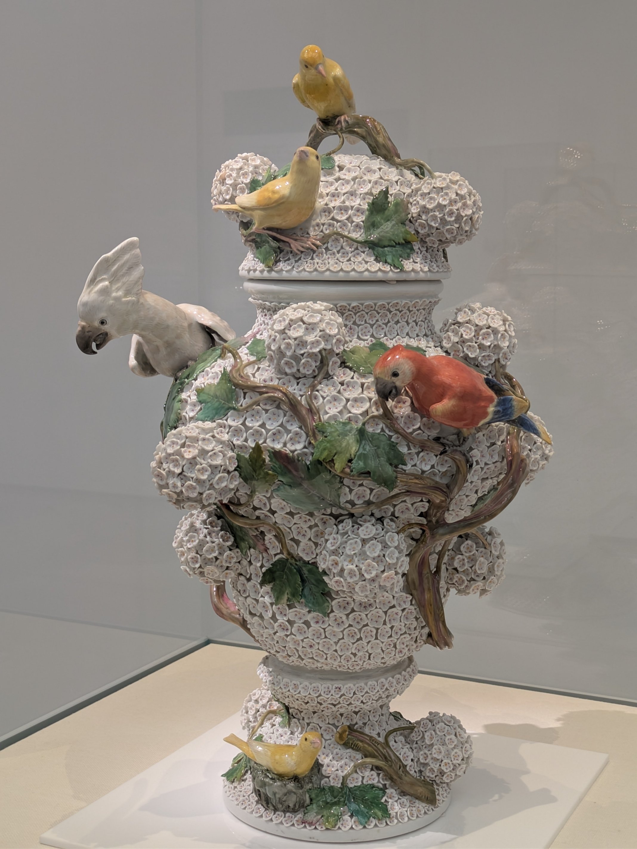 岐阜県現代陶芸美術館『ティーカップ・メリーゴーラウンド』ドイツ編