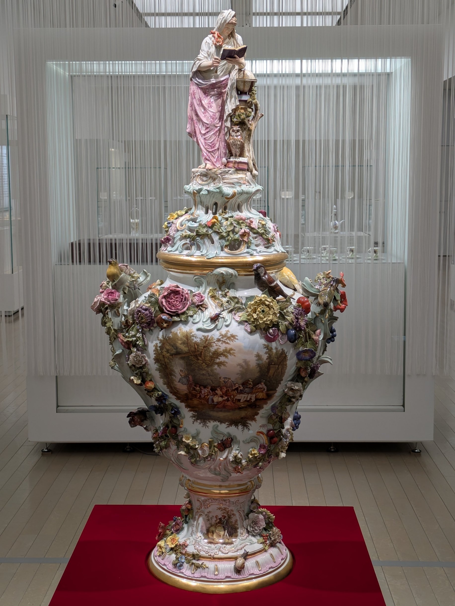 岐阜県現代陶芸美術館『ティーカップ・メリーゴーラウンド』ドイツ編