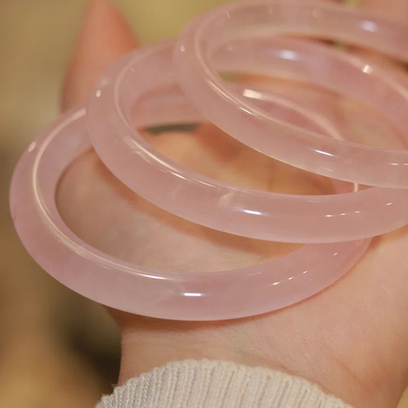 水晶バングルが選ばれる理由｜優しいピンクの魅力徹底解説｜Timbercomb 