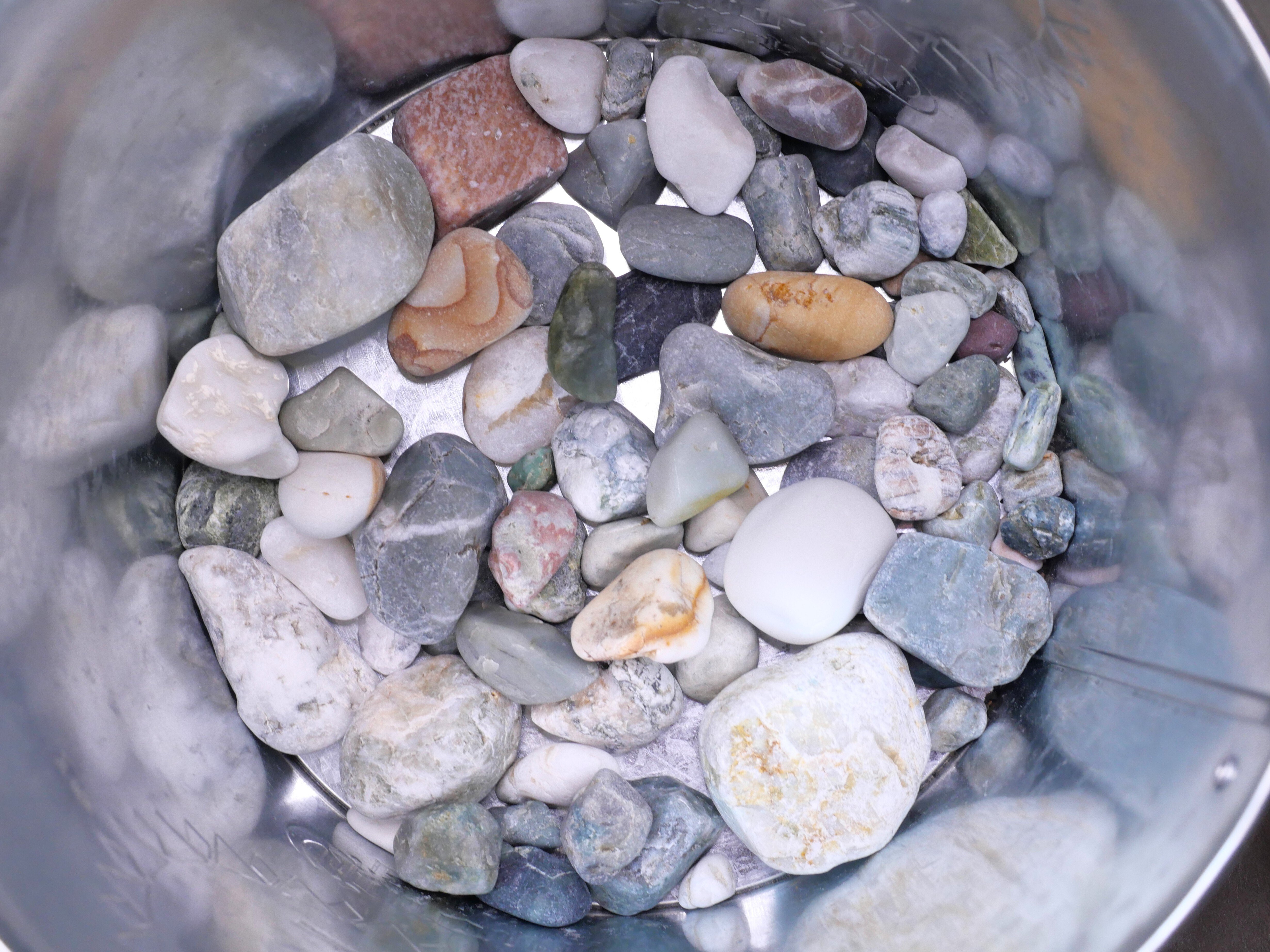 無料の宝探し】海で拾った石が宝石かも？親子で本気鑑定してみた結果