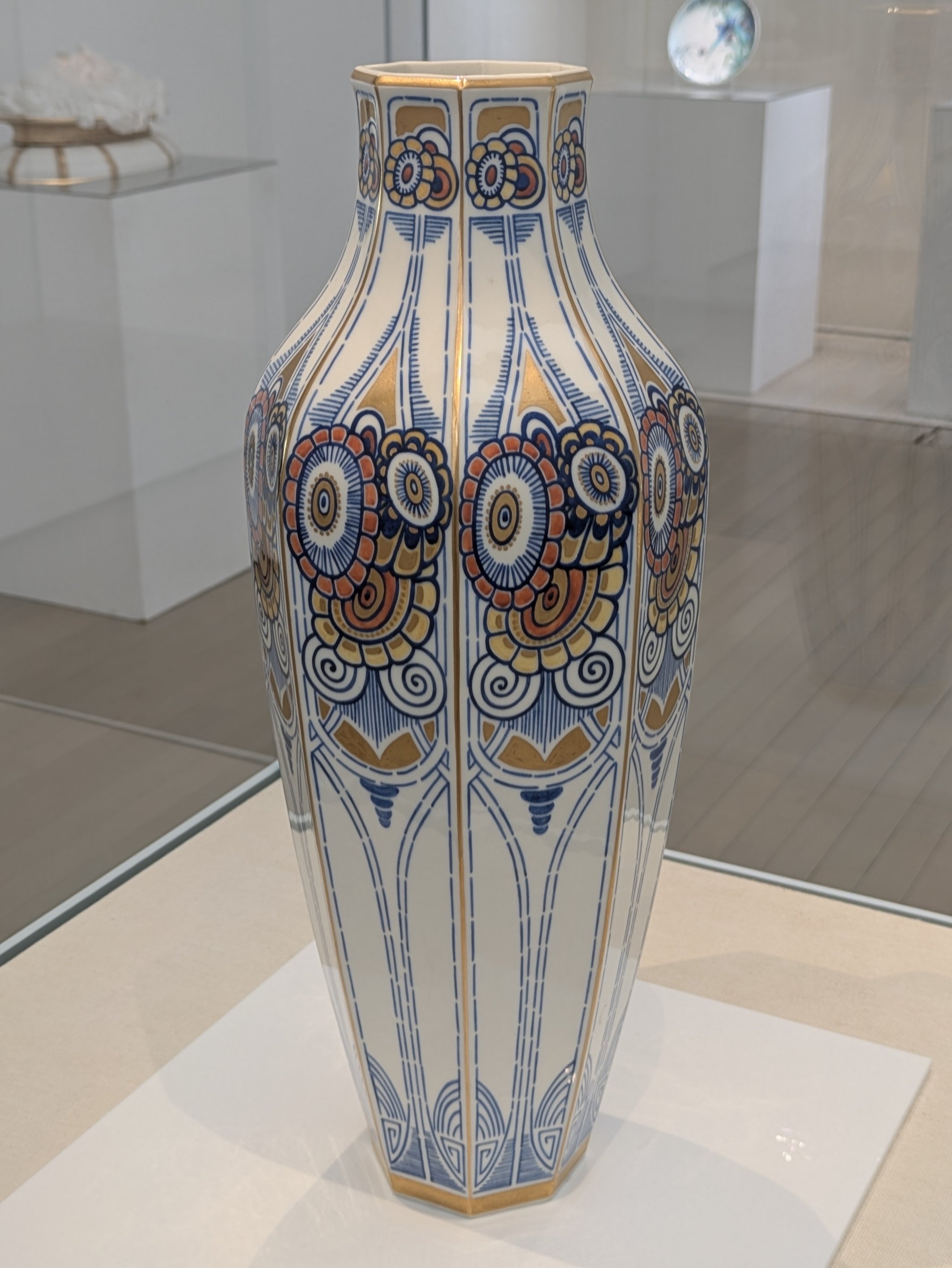 岐阜県現代陶芸美術館『ティーカップ・メリーゴーラウンド』フランス編