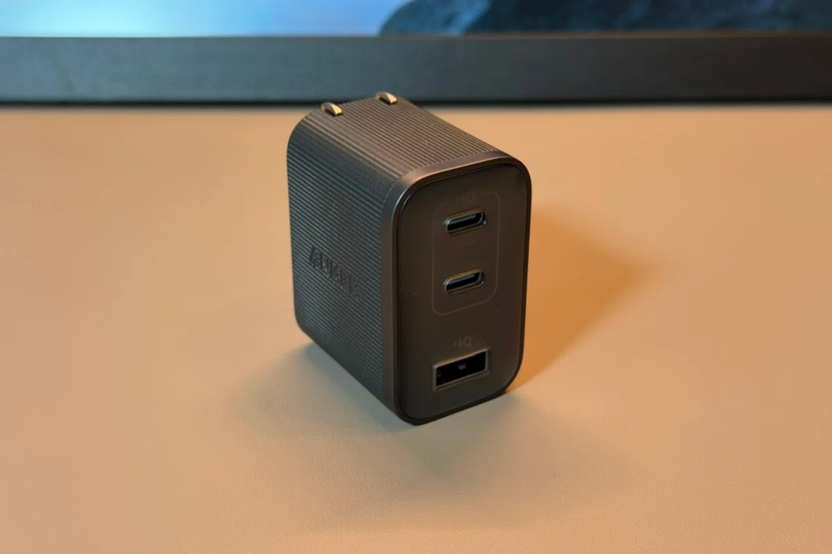 Anker Nano Charger (70W, 3 Ports)｜大きな充電器をやめたら、カバンが軽くなった話