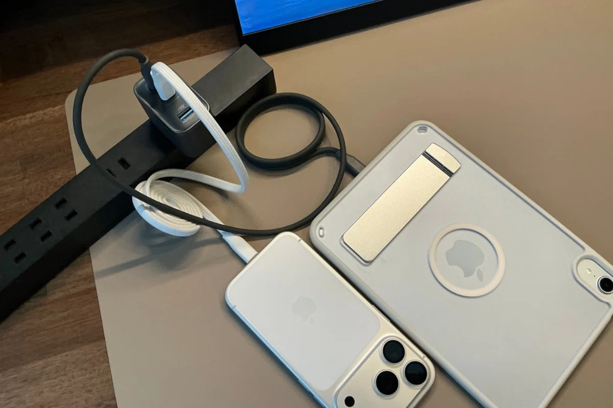 Anker Nano Charger (70W, 3 Ports)｜大きな充電器をやめたら、カバンが軽くなった話