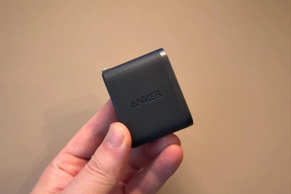 Anker Nano Charger (70W, 3 Ports)｜大きな充電器をやめたら、カバンが軽くなった話