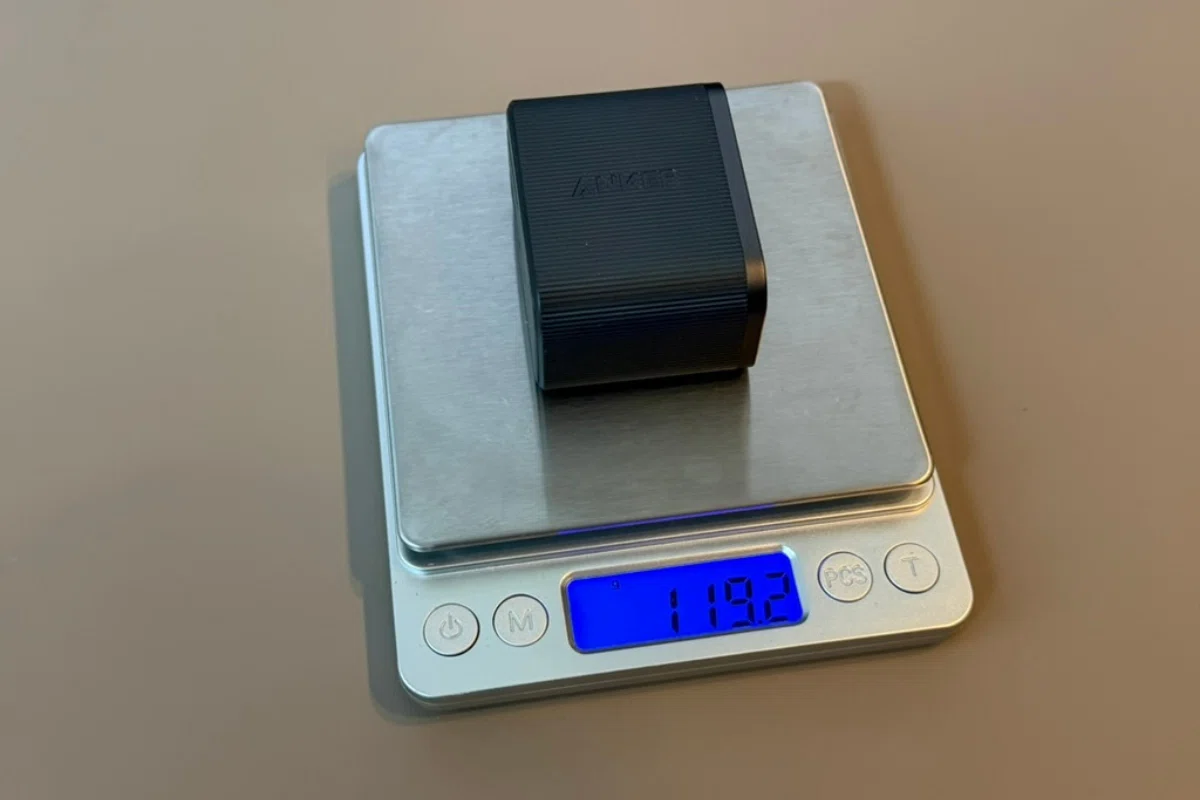 Anker Nano Charger (70W, 3 Ports)｜大きな充電器をやめたら、カバンが軽くなった話