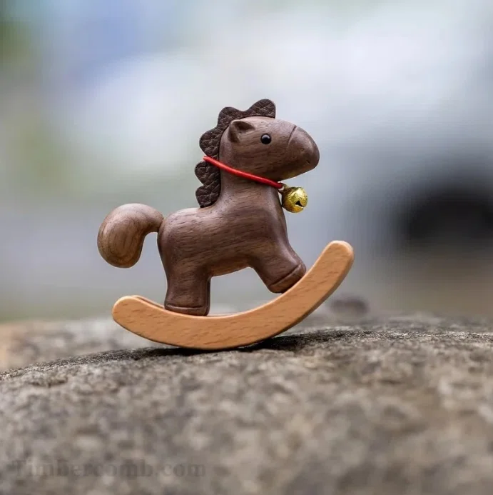 木製動物 揺り馬 癒しのインテリア置物｜木彫り置物で彩る-賢い