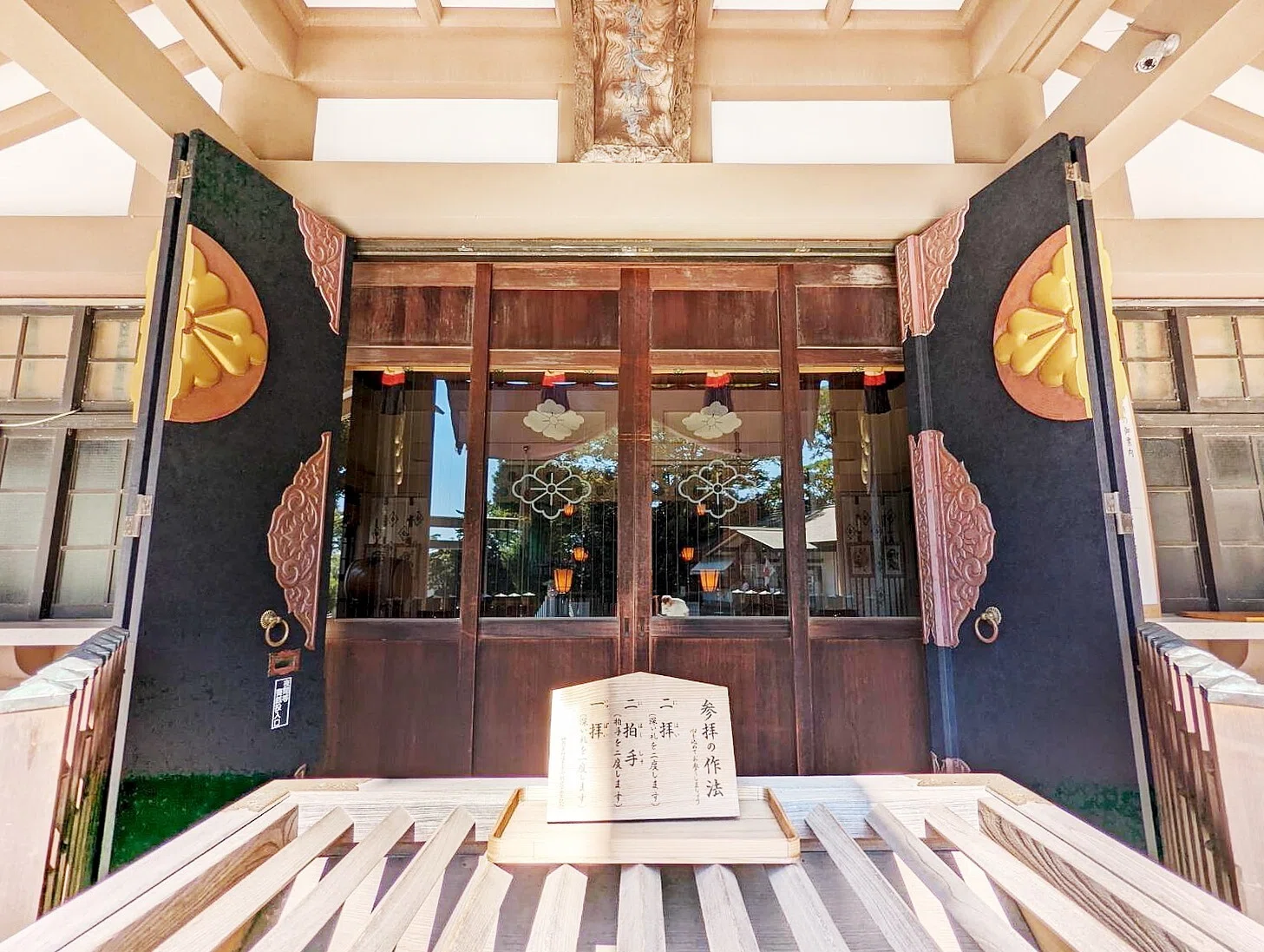 藤沢市で一番大きな白い鳥居」があるのはどの神社？晴天の朝に参拝へ
