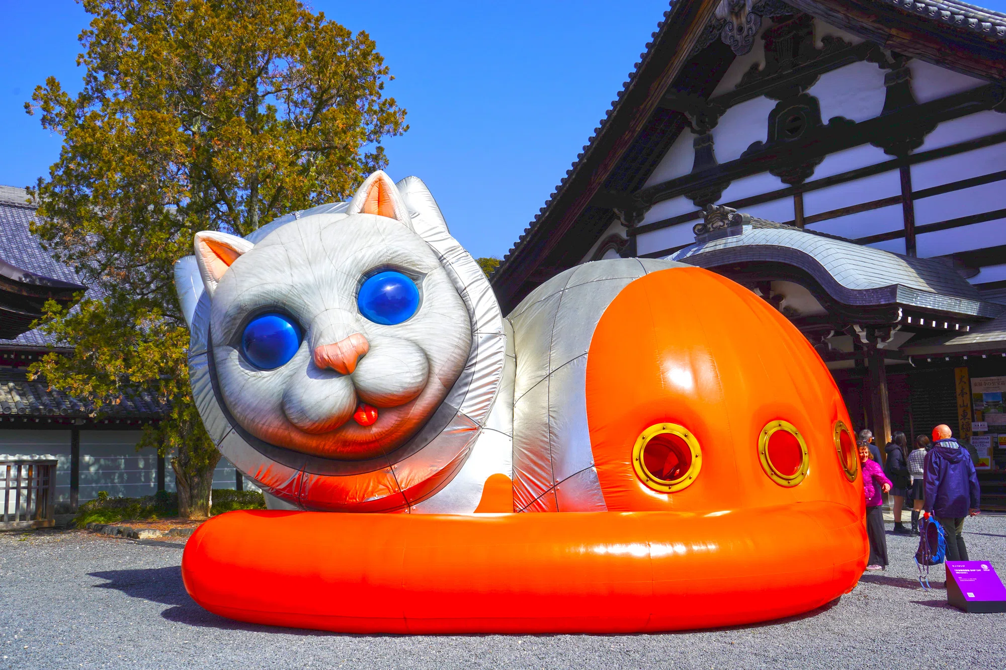 どんぐりアート♡2026年度ねこ帽子お雛様BIGオブジェ♡ 京都・東福寺に巨大こけしと宇宙猫？｜アーティストフェア京都2026体験