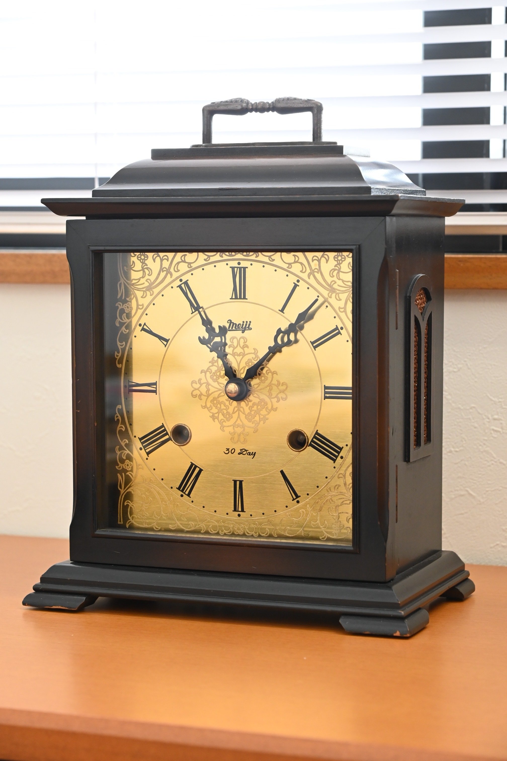 SNGの歴史遺産】手巻き式置き時計｜株式会社エス・エヌ・ジー