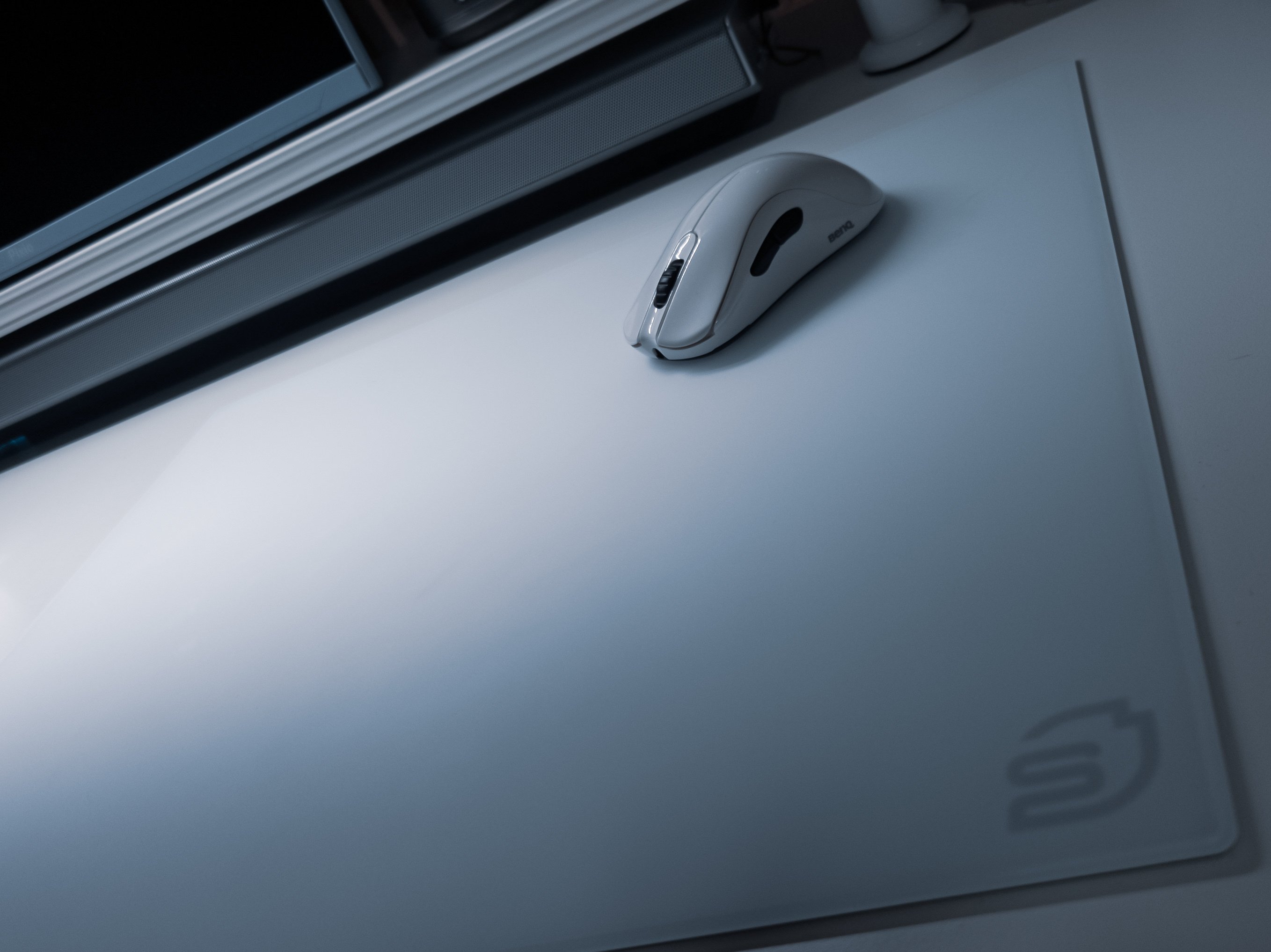 Storia Nulla White】6600円という圧倒的低価格のガラスマウスパッド