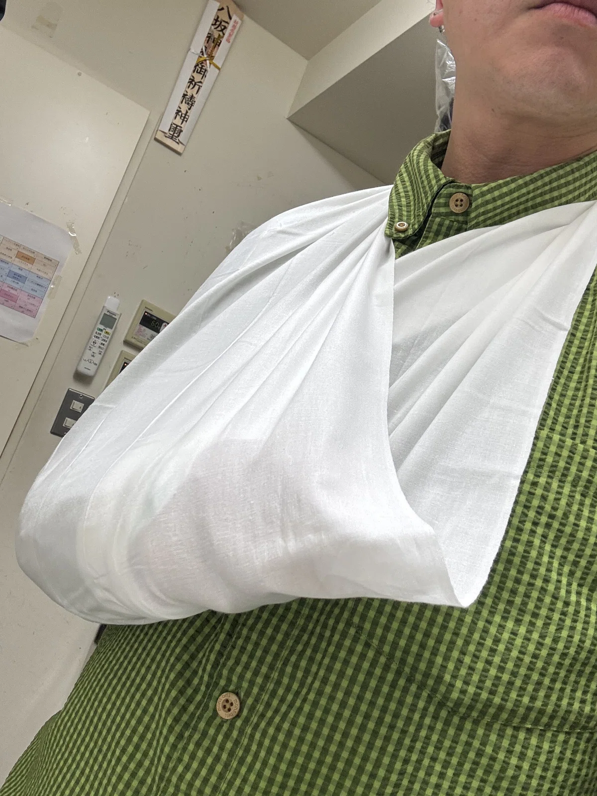 [Important Notice] Taking a break due to a fractured right wrist, and ...