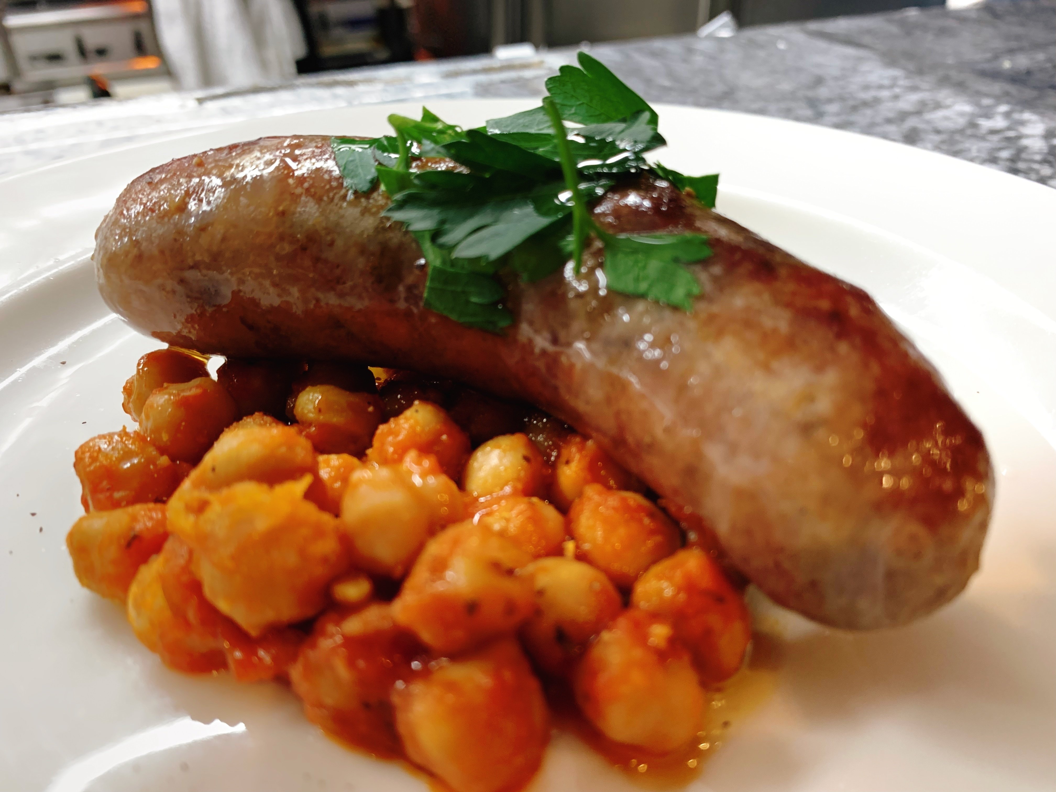 自家製仔羊のサルシッチャとひよこ豆の煮込み