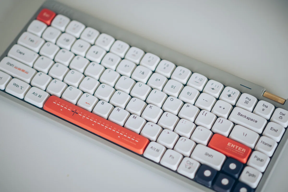 タイピングが楽しくなった。最高の打鍵感キーボード「Lofree Flow Lite