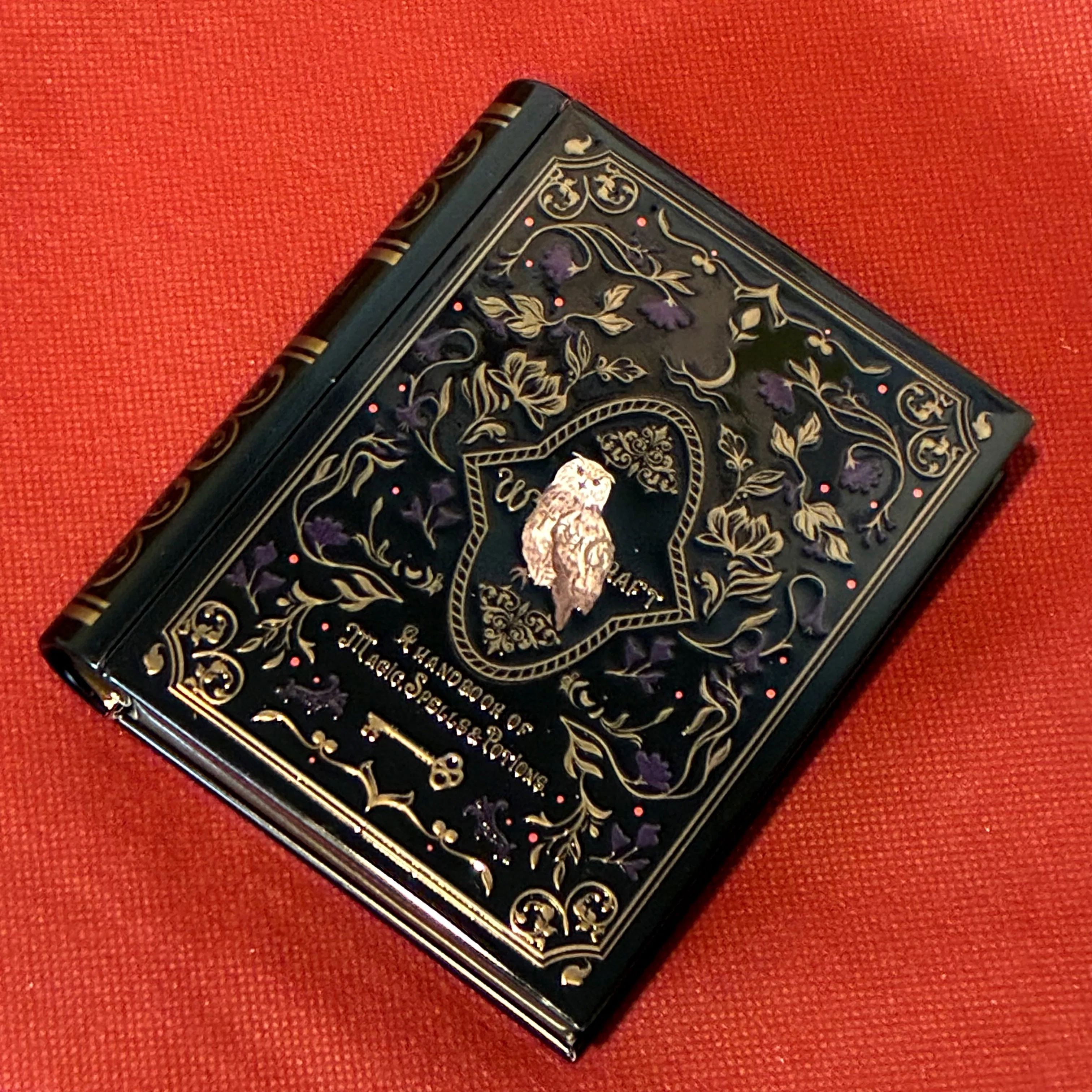 カルディでミニミニ魔法辞書缶シリーズ発見！｜りん@物語ライター