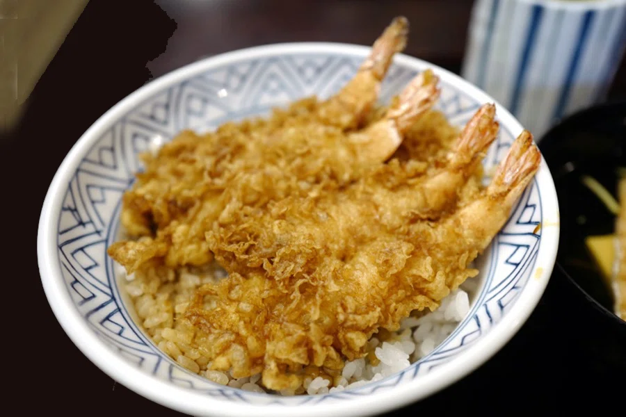 夜神友人のお店 神田まつやのそば屋の天丼も乙なもの｜サカキシンイチロウ