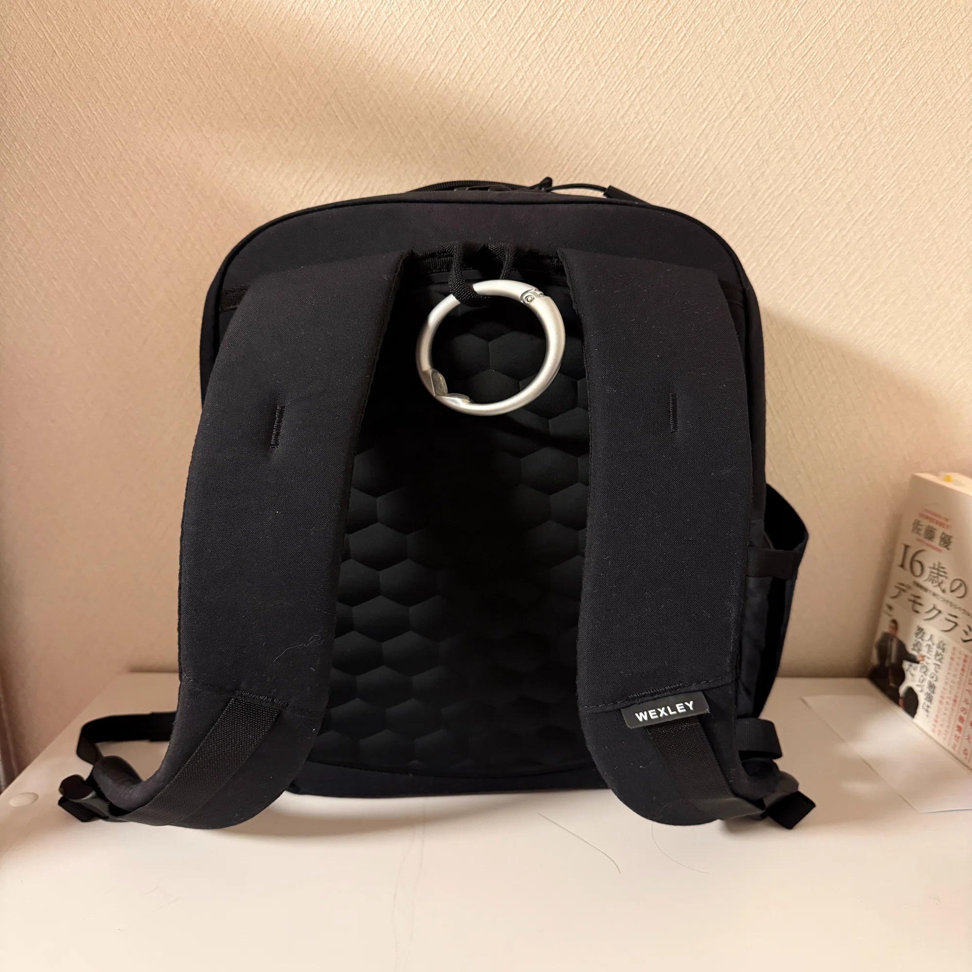 2185] I bought a backpack that