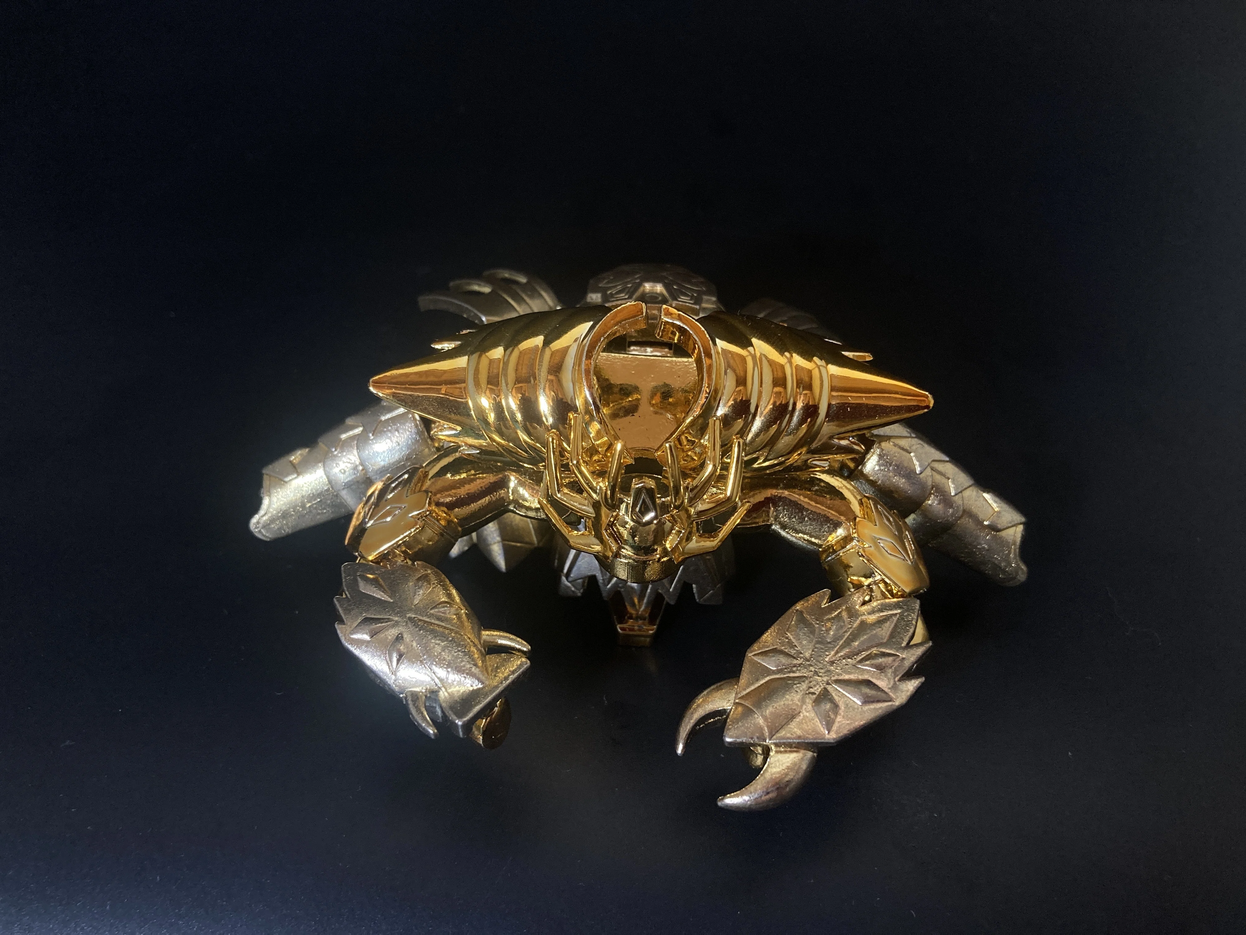 大鎧 伝統的な金属製装飾品 分解できる鎧──1980年代玩具の野心｜レトロプレイランド