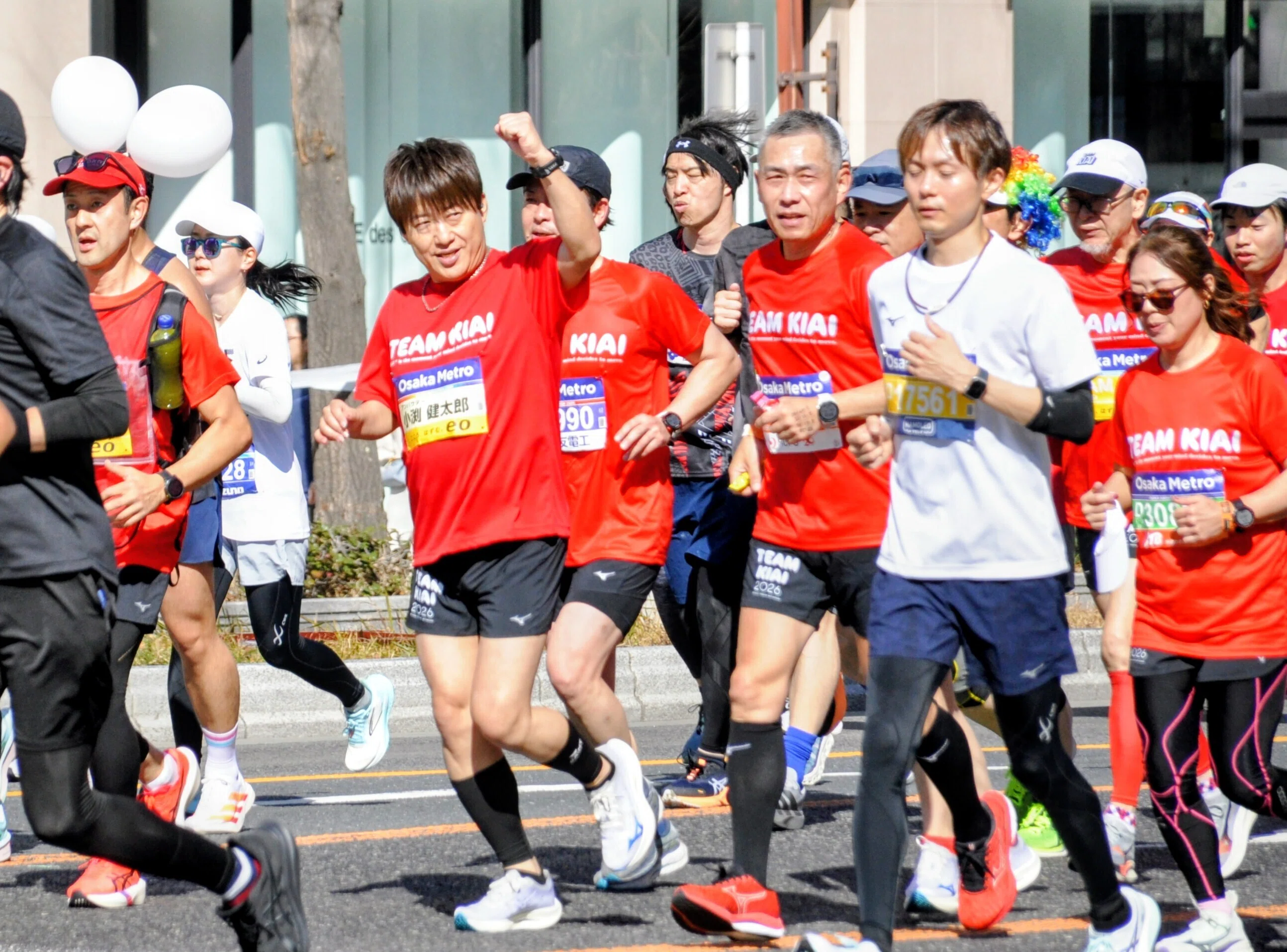 大阪マラソン2026】コブクロ小渕健太郎さん応援記！｜はとやん