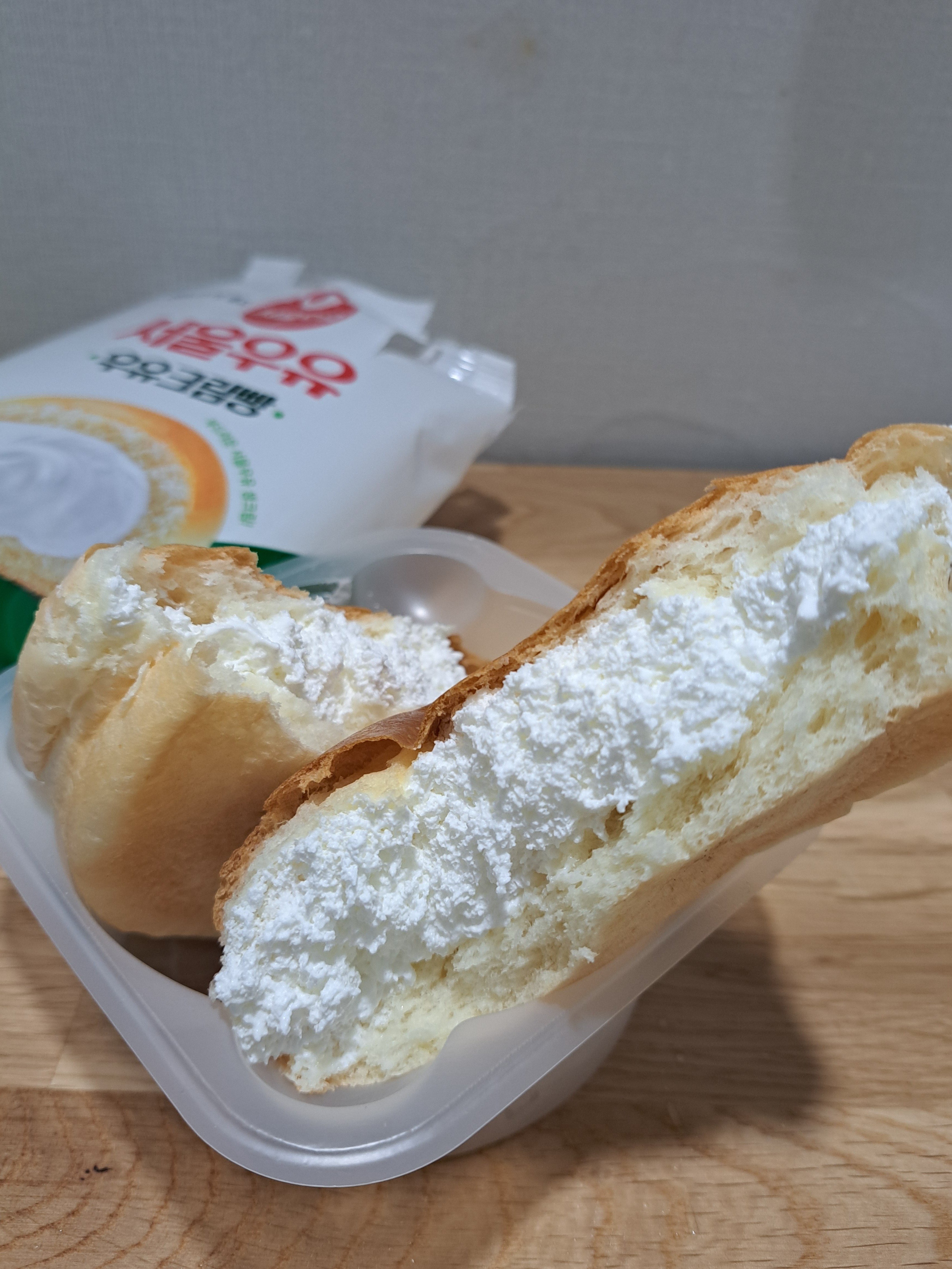 韓国のコンビニGS25のクリームパン｜うり uri 우리