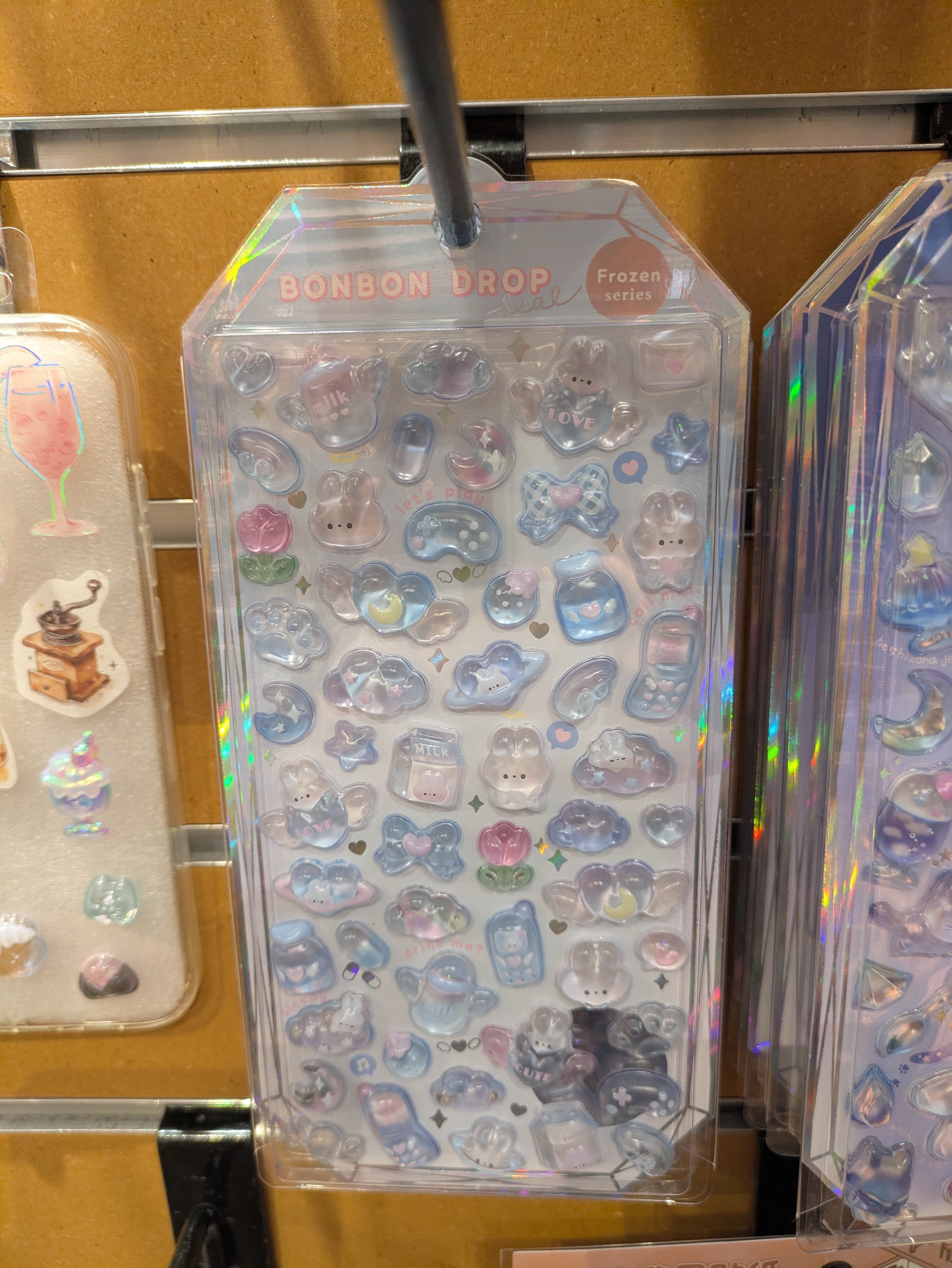 ボンボンドロップシール等　海外のもの多め　　　各550円 ぷっくりシール“ボンドロ”爆発的ヒットの一方で高額転売や偽物も