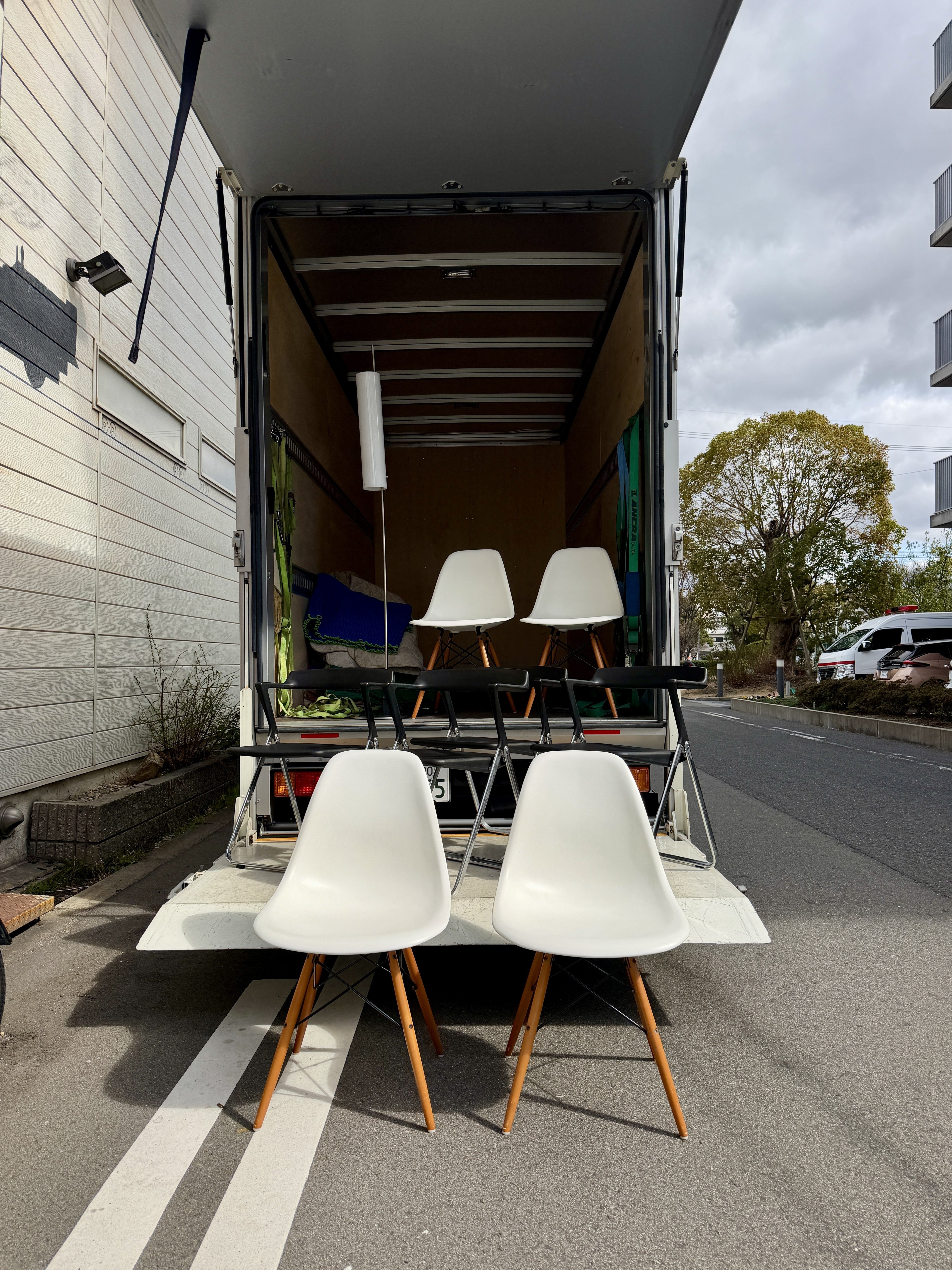 出張買取。in京都市｜ヴィンテージ家具ショップ RESTYLEのオーナー