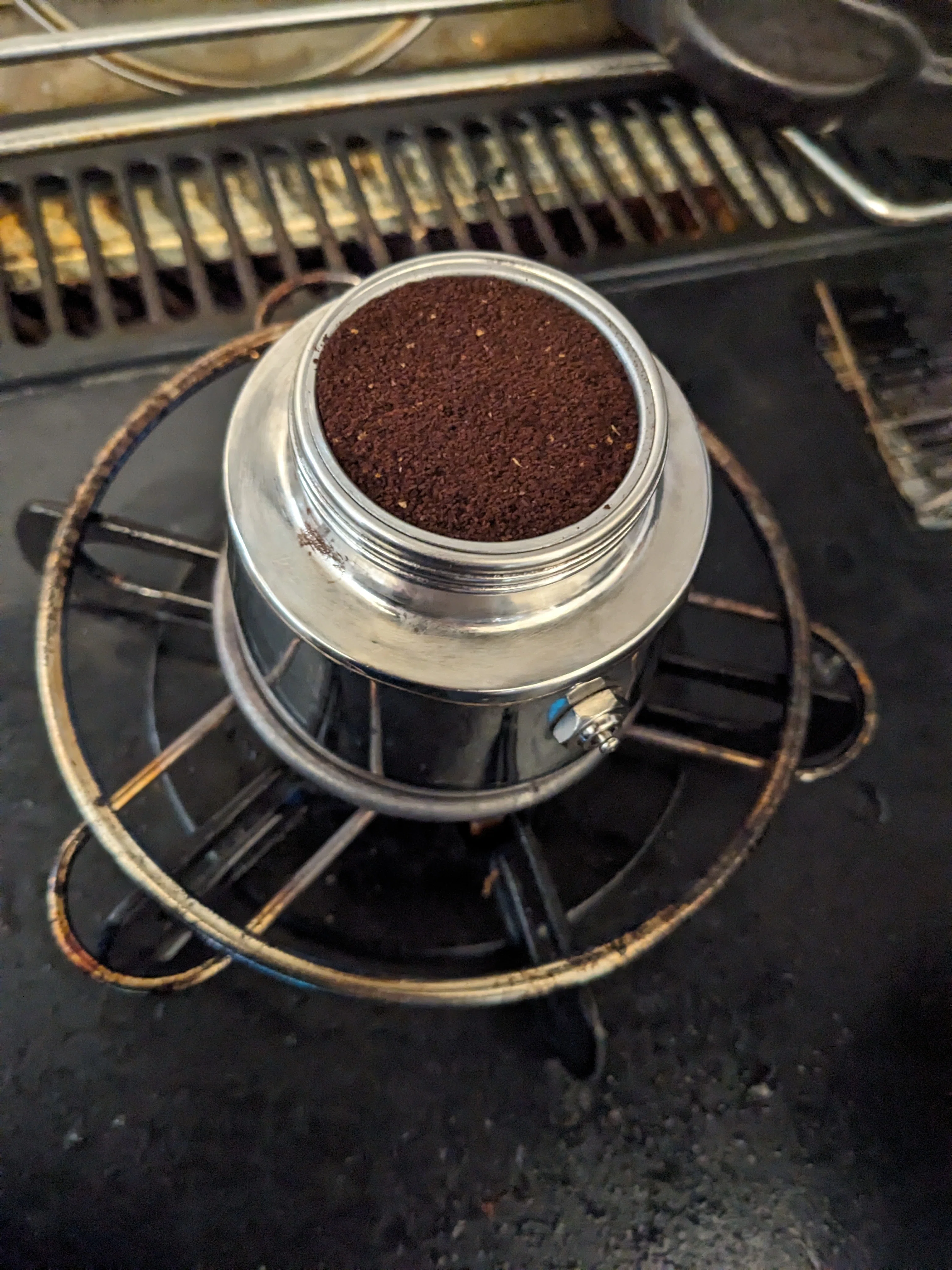How to Brew Coffee with a Moka Pot (Moka Express)｜vier_art