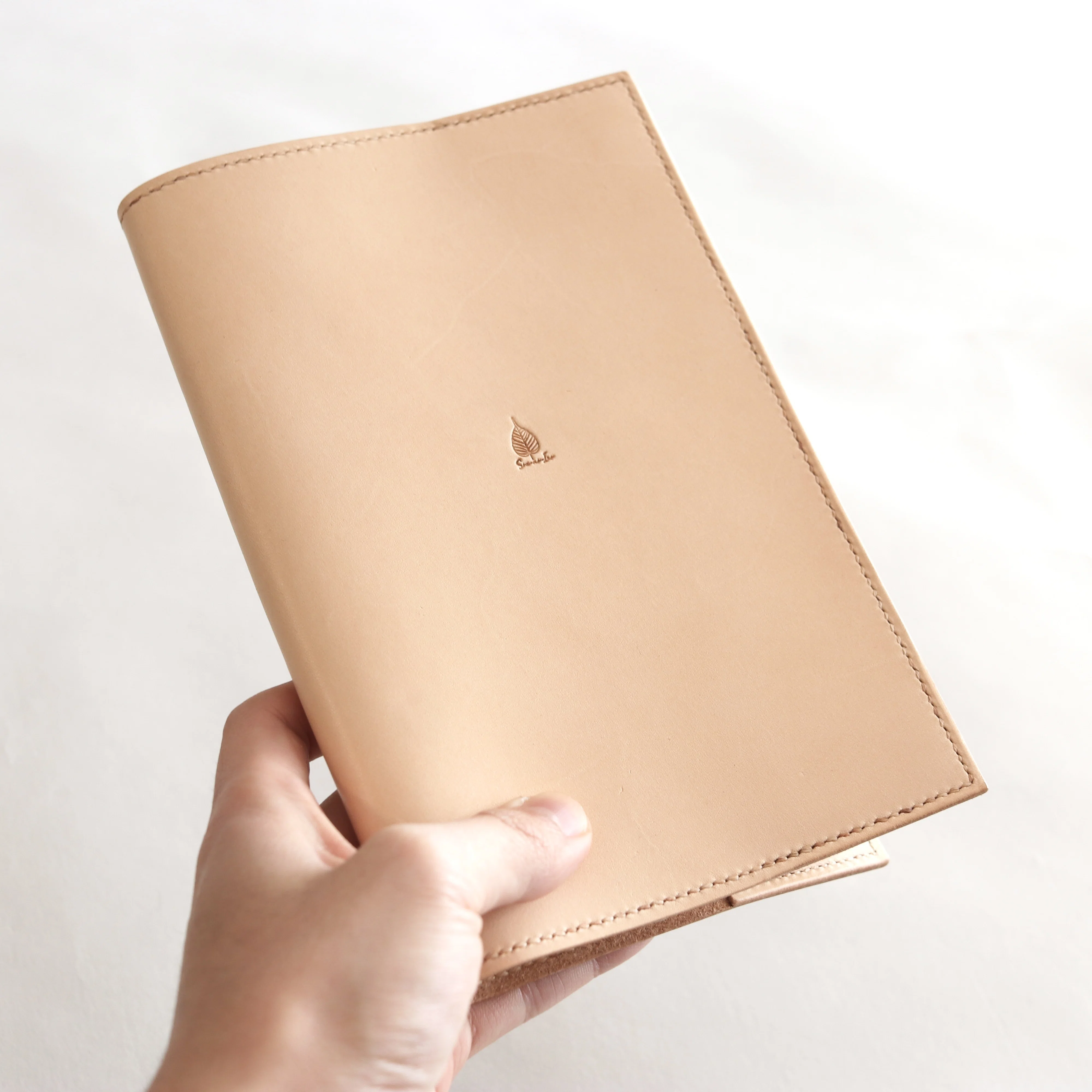 ケータイ行政書士六法の専用カバー｜草木染レザーSou-no-Iro