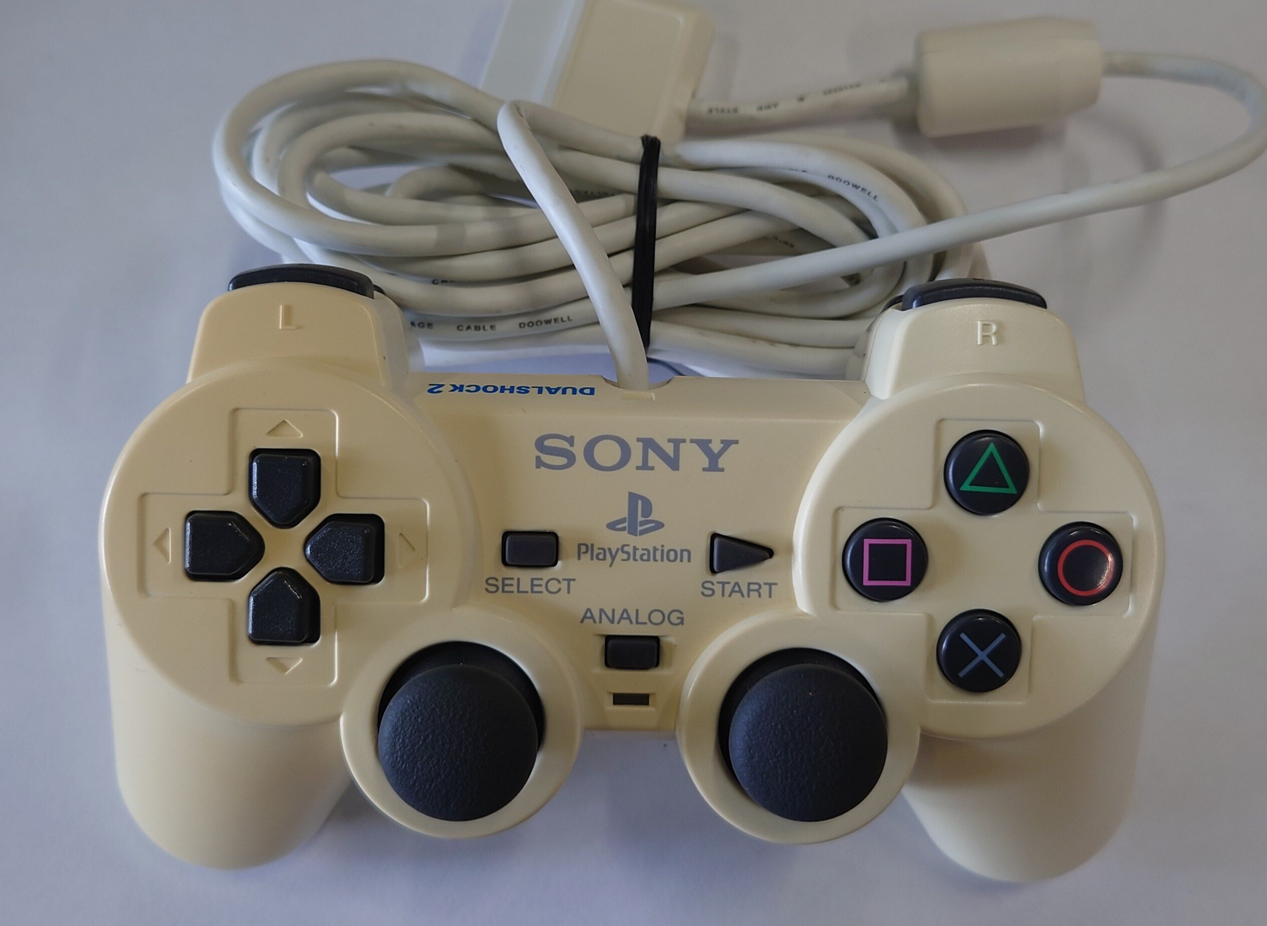PSXのコントローラーは何が違う？見た目が紛らわしすぎるDUALSHOCK2