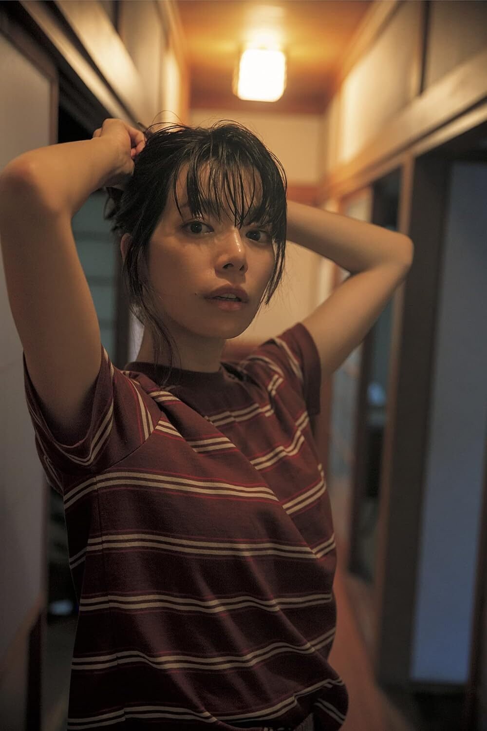 Lis blanc―桜井ユキ　写真集 Lis blanc」購入者特典となるポストカードのビジュアル。 [画像・動画