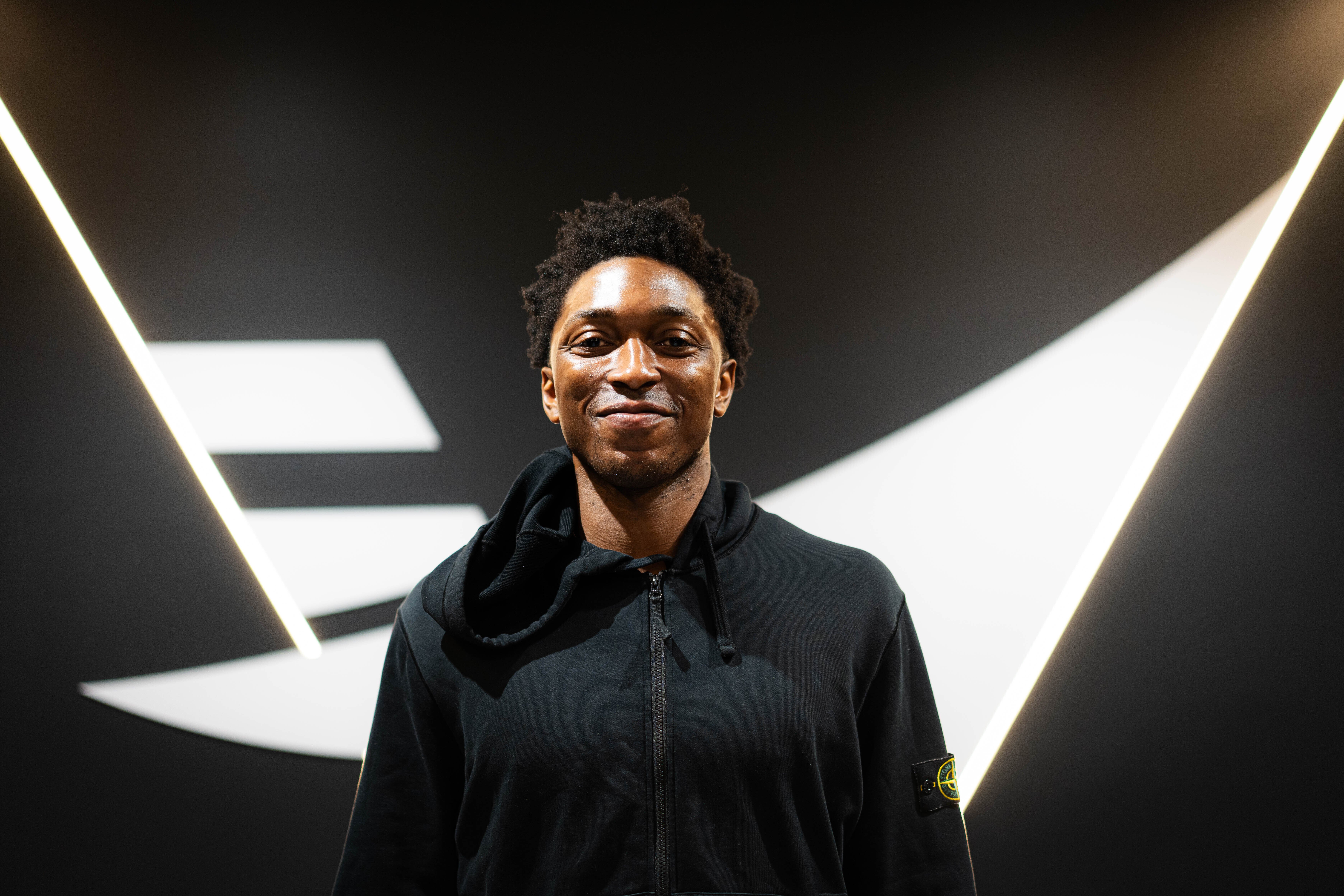 今は下書きの線があるだけで、まだ色は塗られていない」スタンリー