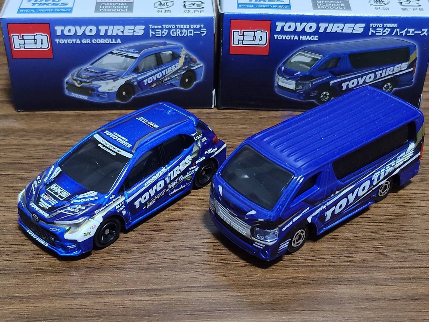 サポルト特注トミカ『Team TOYOTIRES DRIFT』GRカローラ＆ハイエース