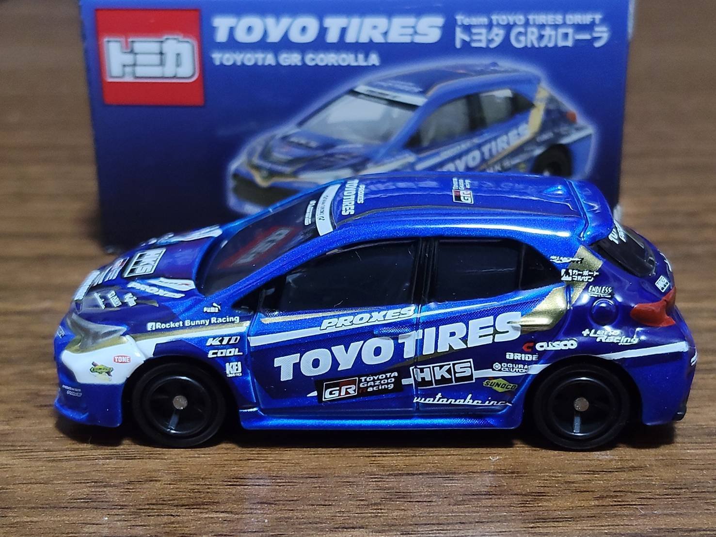 サポルト特注トミカ『Team TOYOTIRES DRIFT』GRカローラ＆ハイエース
